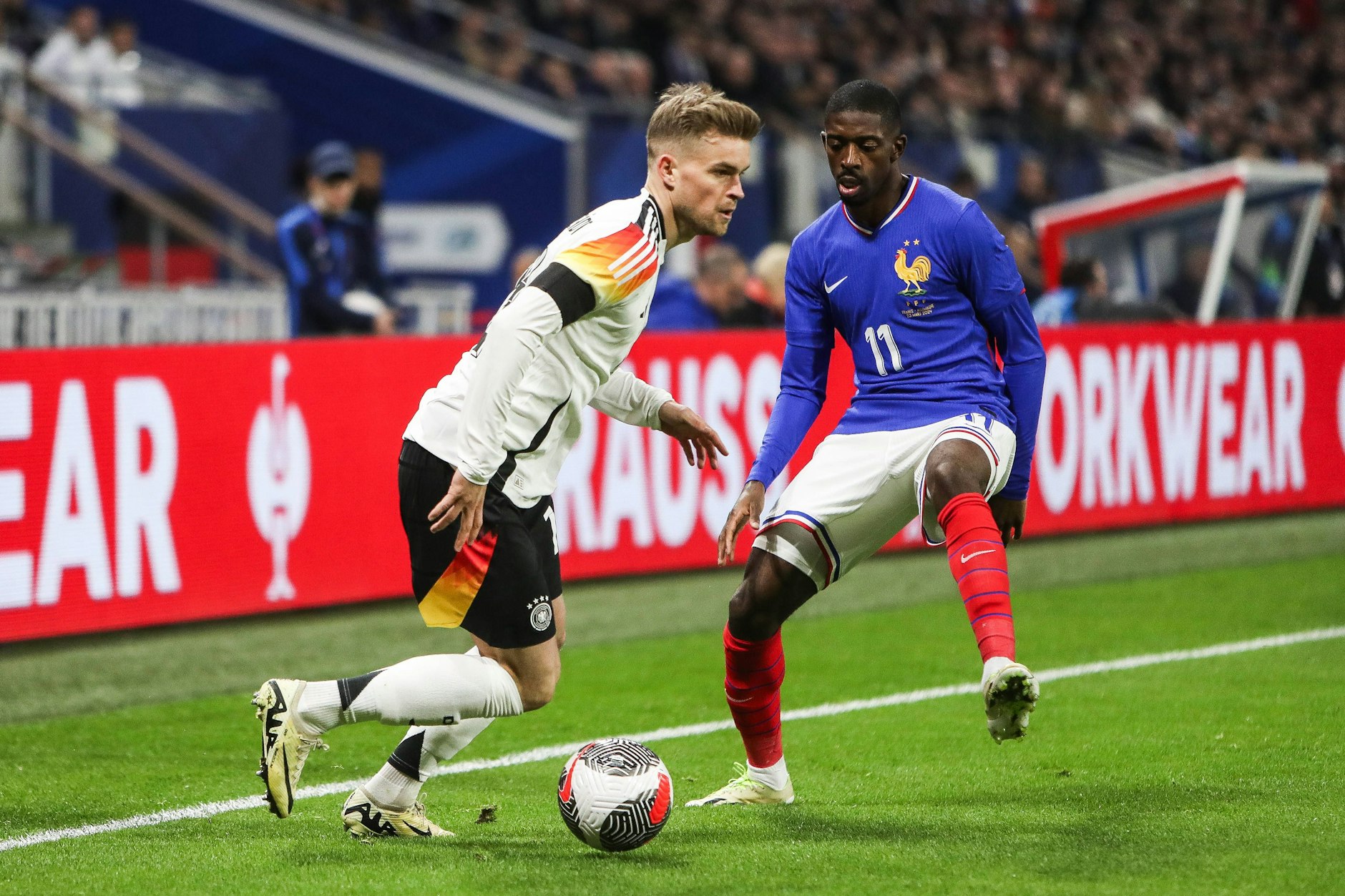 Bei seinem Debüt in der Nationalelf hatte der Ex-Herthaner Maxi Mittelstädt viel zu tun. Sein Gegenspieler war Frankreichs Superstar Ousmane Dembele.