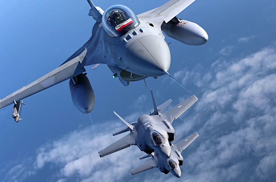 Kampfjets vom Typ Lockheed Martin F-16 der polnischen Luftwaffe.