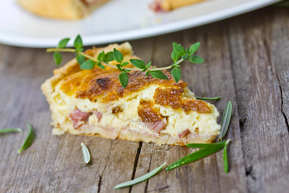 Der Thüringer Speckkuchen erinnert an die französische Quiche Lorraine, das Rezept setzt aber auf etwas andere Zutaten.
