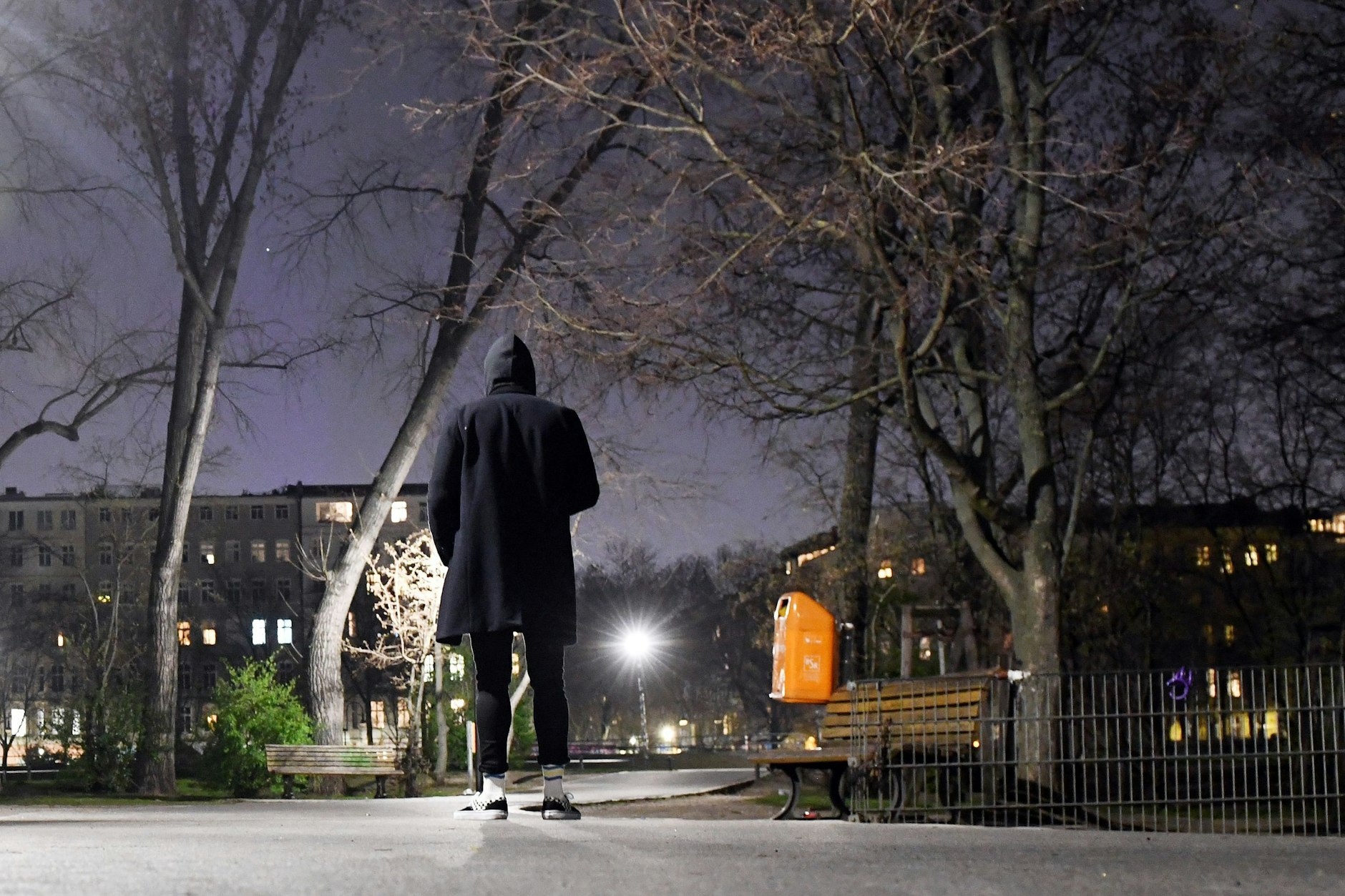 Der Görlitzer Park ist vor allem nachts ein Kriminalitäts-Schwerpunkt in Berlin. Der Senat will den Park besser sichern und komplett umzäunen.