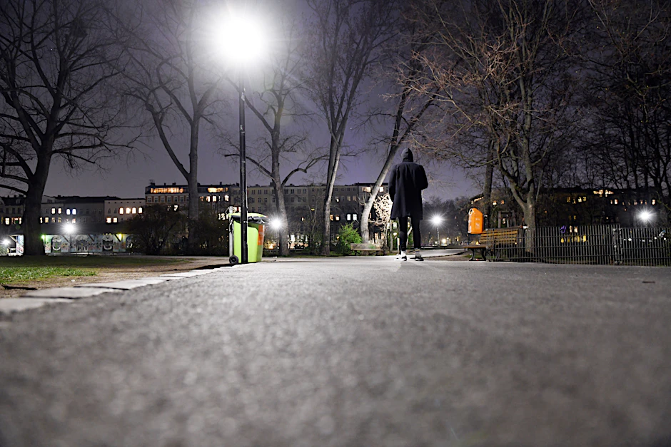 Der Görlitzer Park ist vor allem nachts ein Kriminalitäts-Schwerpunkt in Berlin. Der Senat will den Park besser sichern und komplett umzäunen.