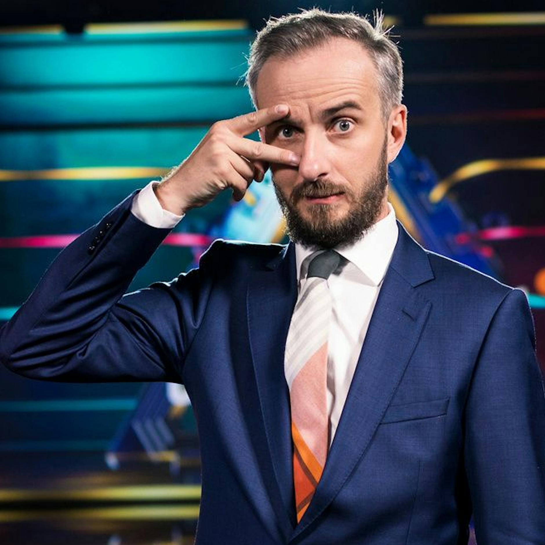 Bußgeld für TV-Star Jan Böhmermann! Jetzt veräppelt er das Ordnungsamt