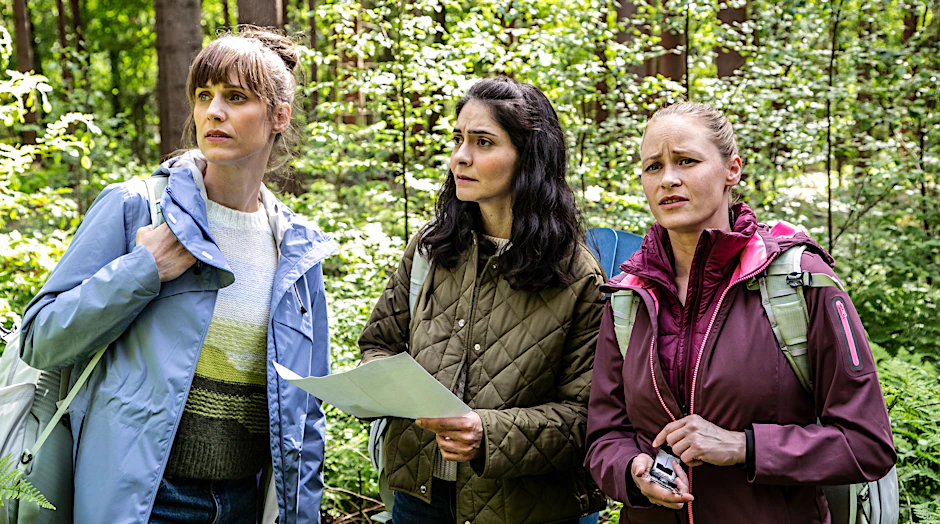 Viola Klemm (Sophie Lutz), Ayla Ömer (Pegah Ferydoni) und Marlene Seifert (Inez Bjørg David)