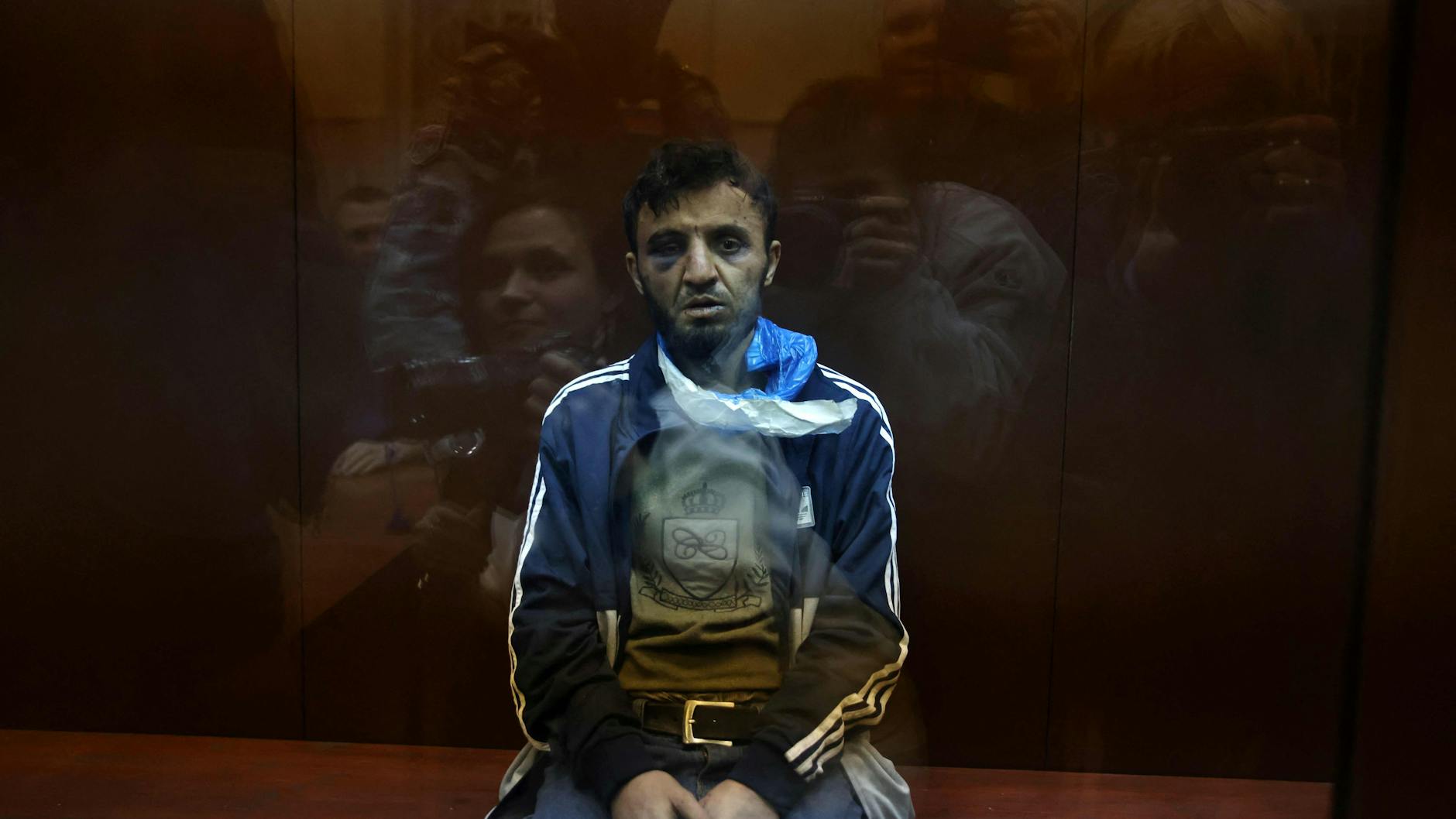 Dalerdjon Barotovich Mirzoyev wurde ebenfalls einem Haftrichter vorgeführt. Die mutmaßlichen Terroristen wurden in Glaskäfigen präsentiert.