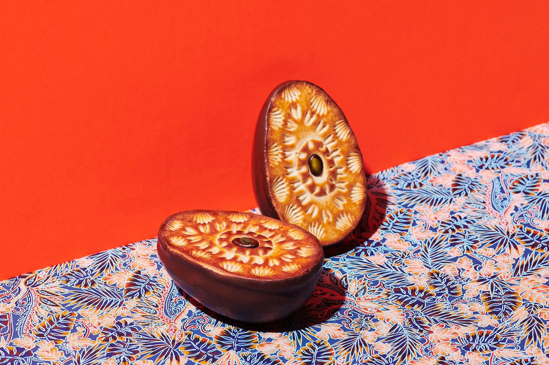 Da steckt was drin: Bei Sawade hat das Schoko-Ei gleich fünf Lagen, darunter die nach Hausrezept hergestellte Trüffelcreme.