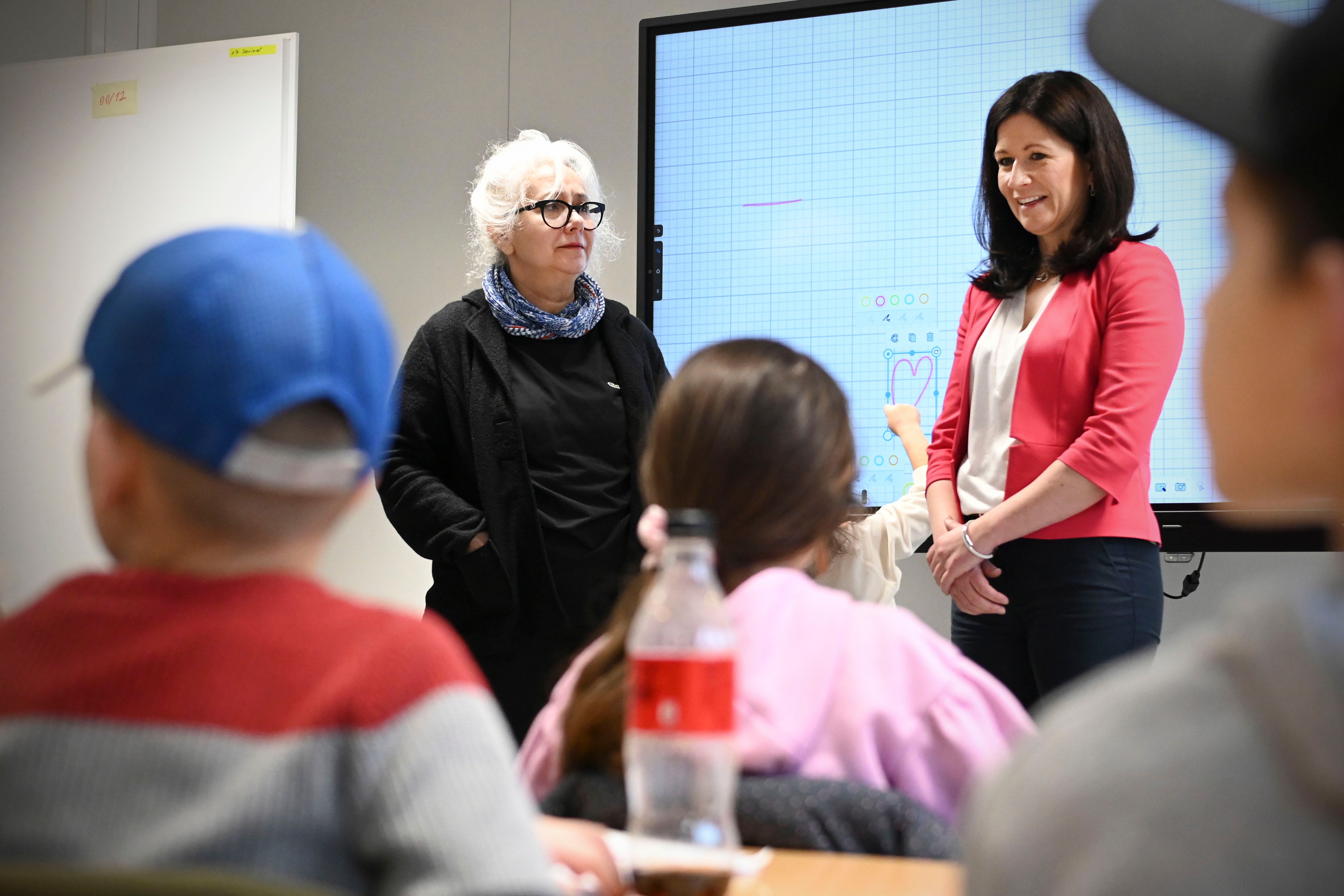 Streit um Integration in Berlin: Sollen Flüchtlinge in ihren Lagern unterrichtet werden?