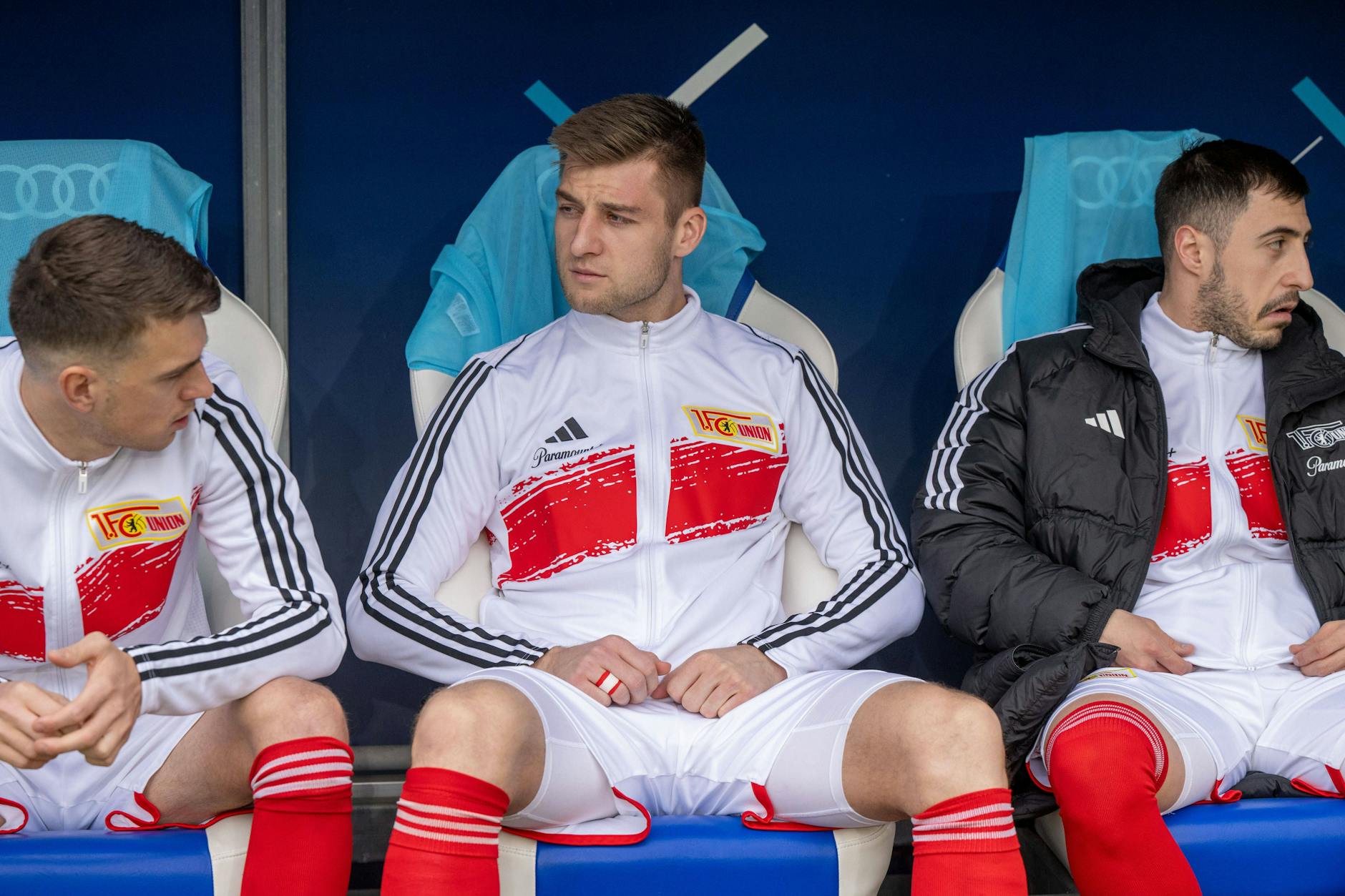 Ein ungewohntes Bild: Robin Knoche (31, Mitte) ist beim 1. FC Union nicht mehr erste Wahl, saß die letzten drei Spiele 90 Minuten nur auf der Bank.