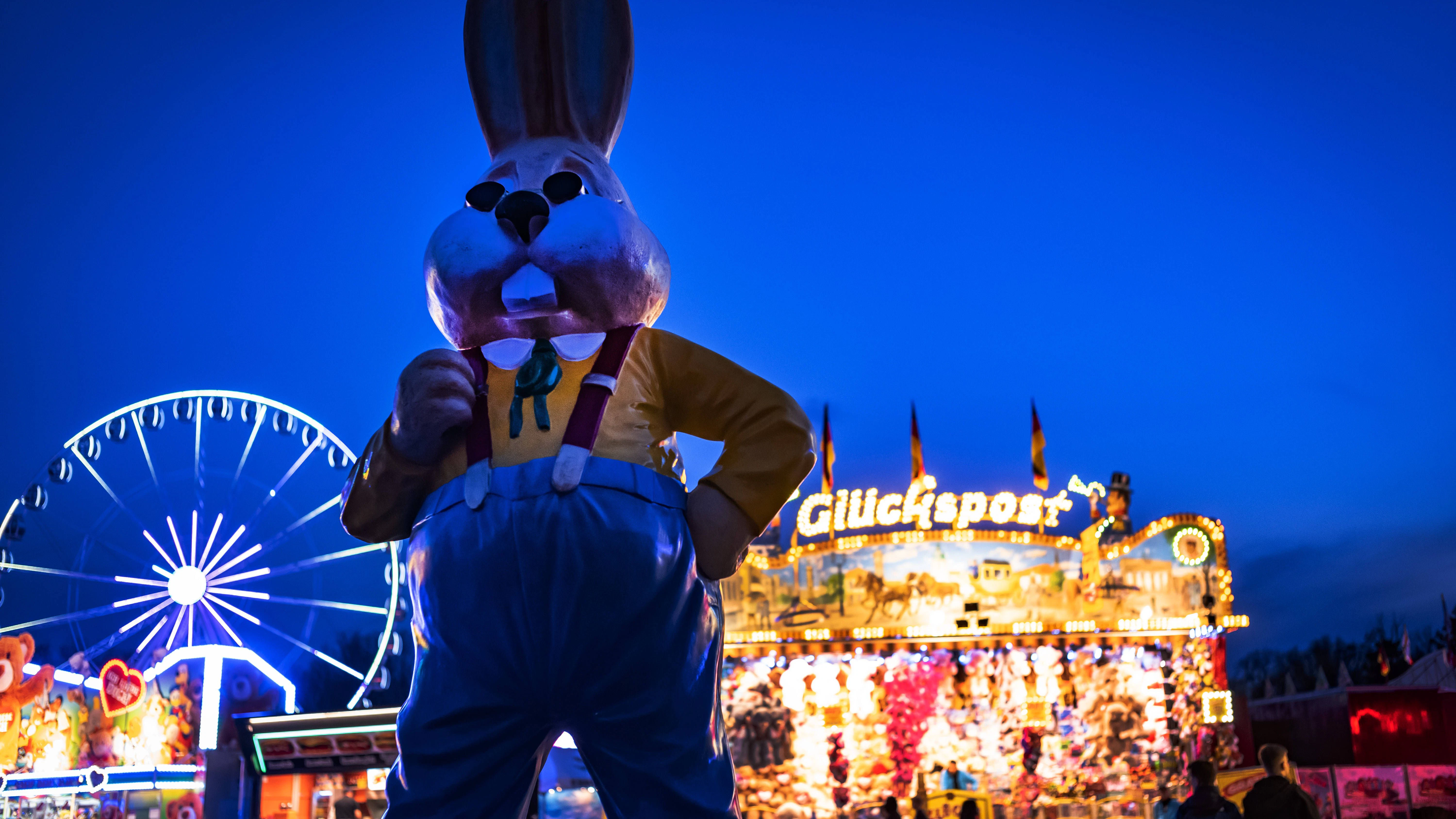 Viel Rummel zu Ostern: Den gibt es an den Feiertagen auf dem Berliner Frühlingsfest auf dem Zentralen Festplatz am Kurt-Schumacher-Damm.