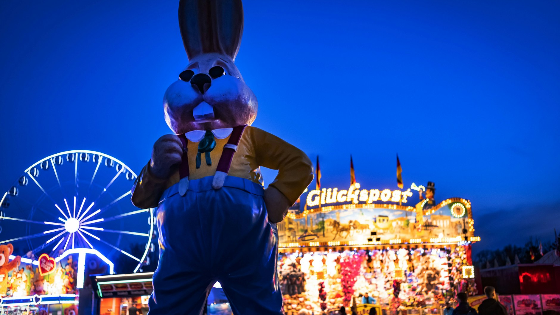 Viel Rummel zu Ostern: Den gibt es an den Feiertagen auf dem Berliner Frühlingsfest auf dem Zentralen Festplatz am Kurt-Schumacher-Damm.