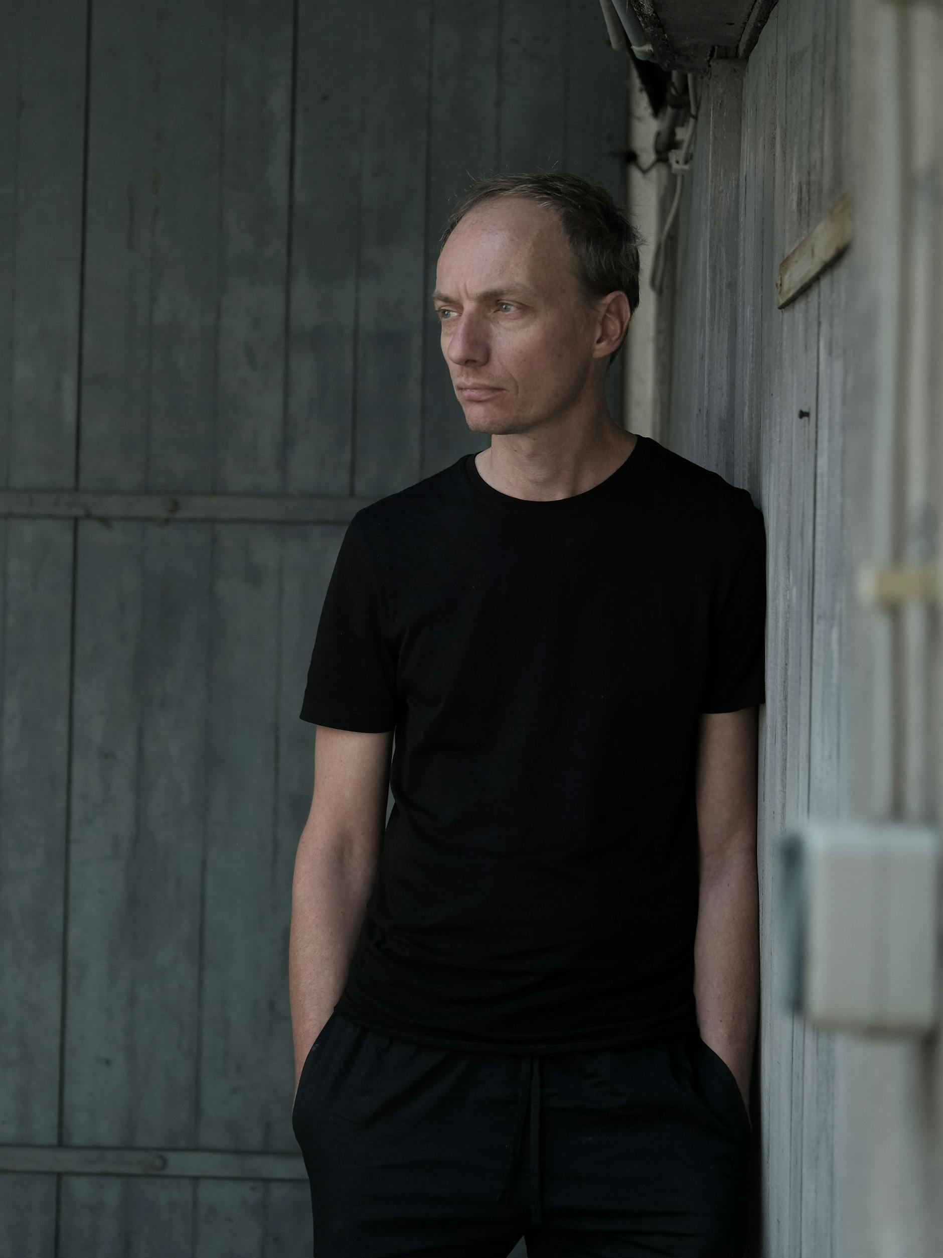 Dietrich Brüggemann: <em>„</em>Die Kunst lebt zu großen Teilen von staatlicher Förderung. Und daher gilt: Wes Brot ich ess, des Lied ich sing.<em>“</em>