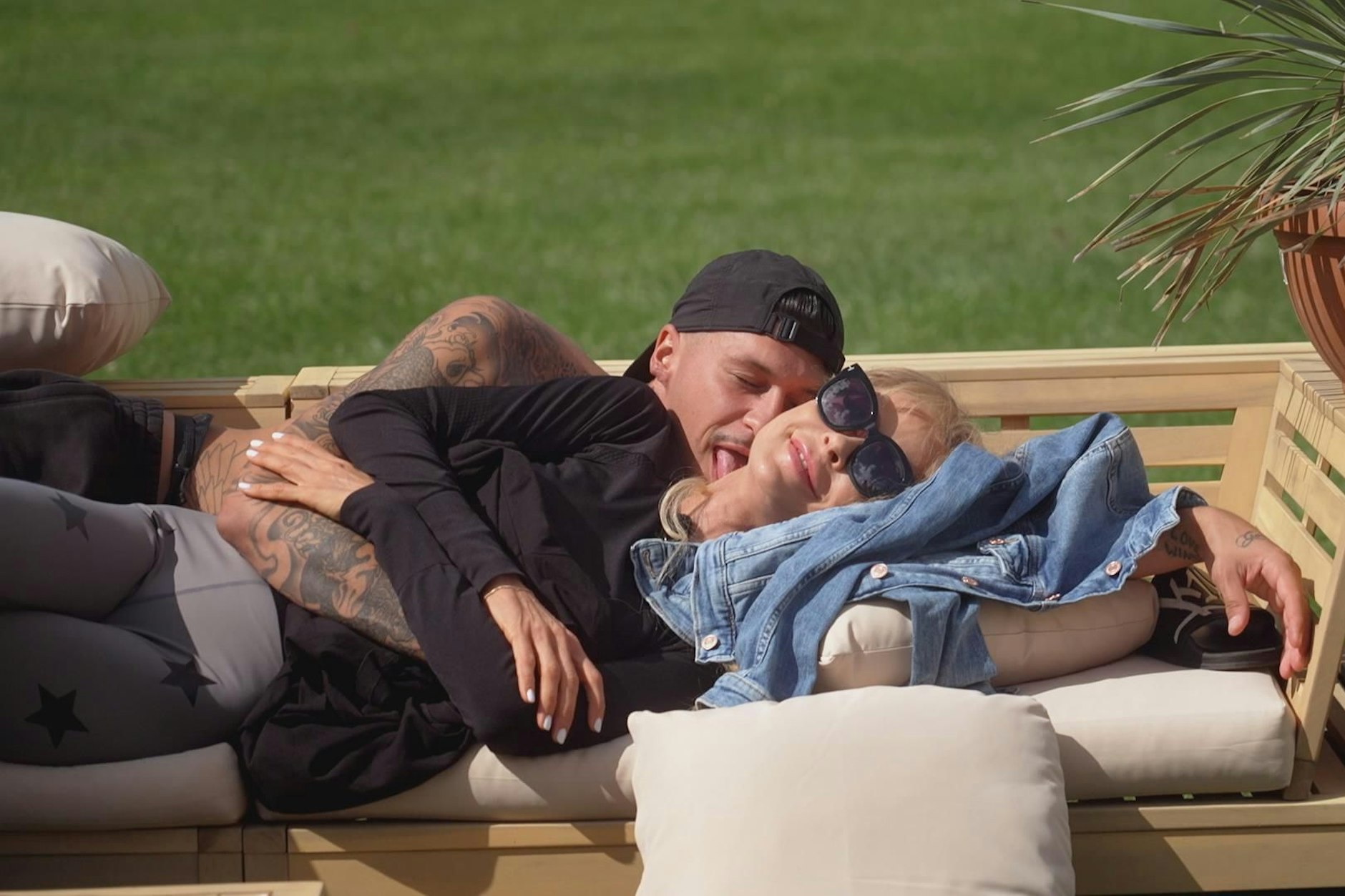 Jenny Elvers und Yasin Mohamed landeten bei „The 50“ im Bett.