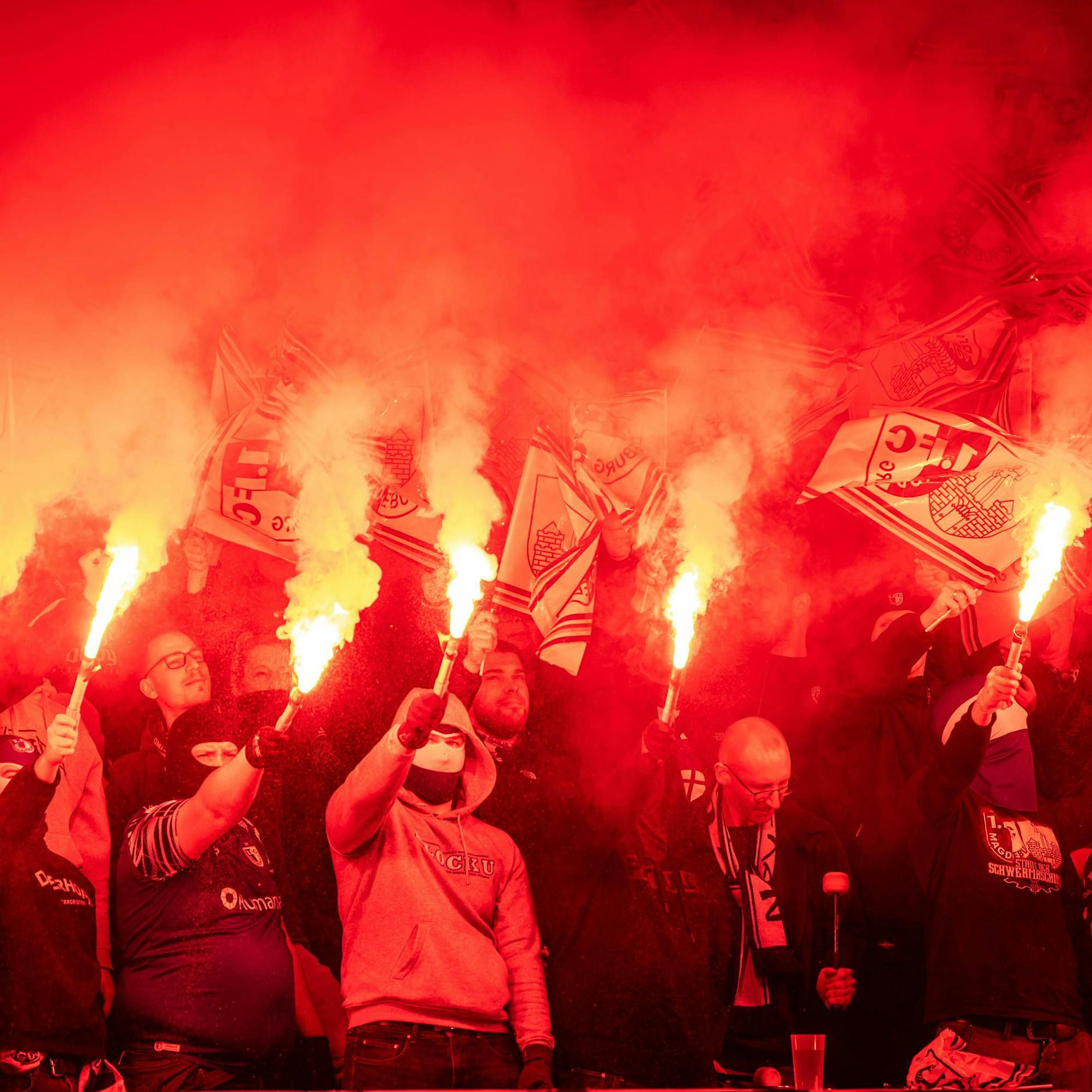 42 Ermittlungsverfahren, fünf verletzte Polizisten: Bittere Bilanz eines Fußballspiels