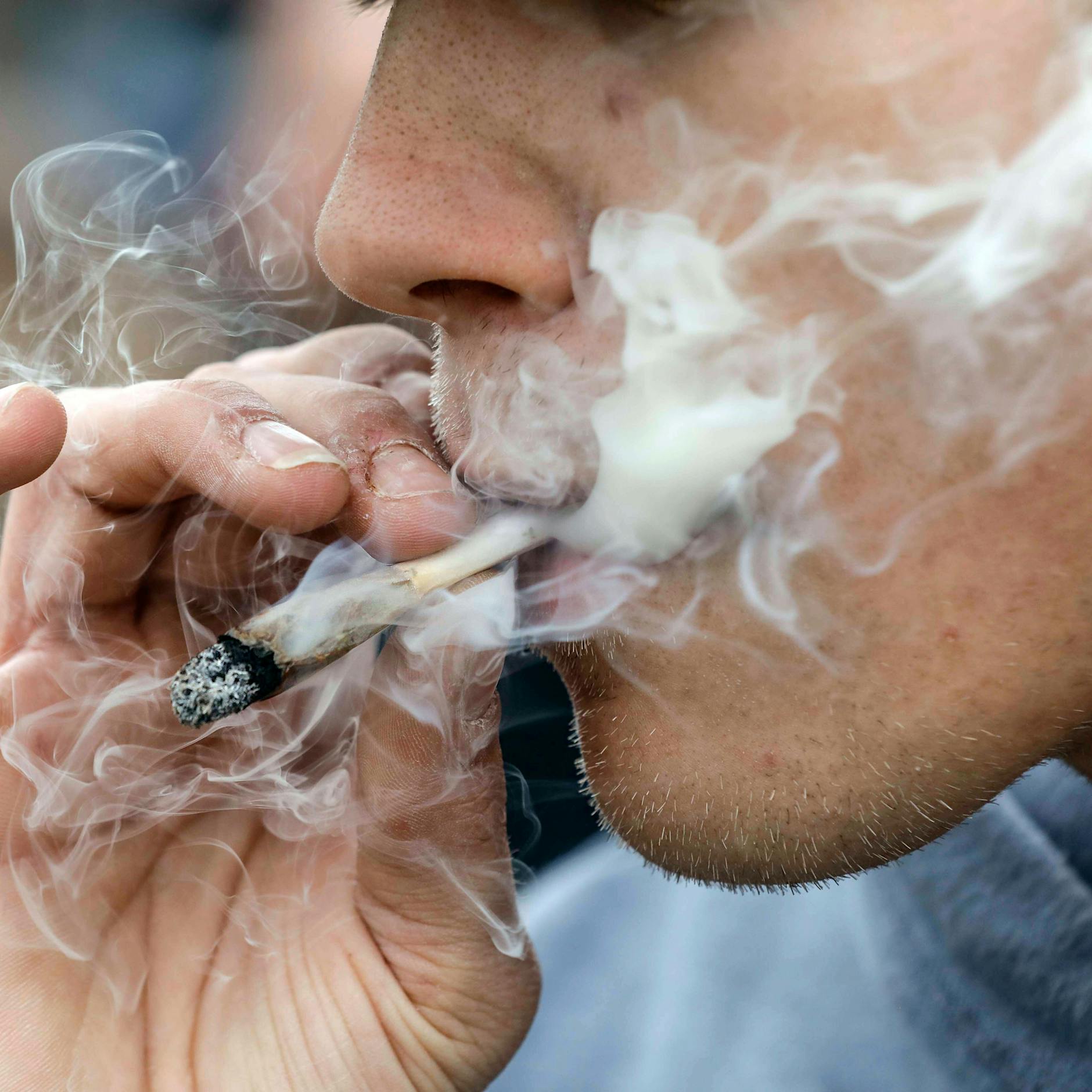 Was die Teil-Legalisierung für Kneipen und Dealer bedeutet