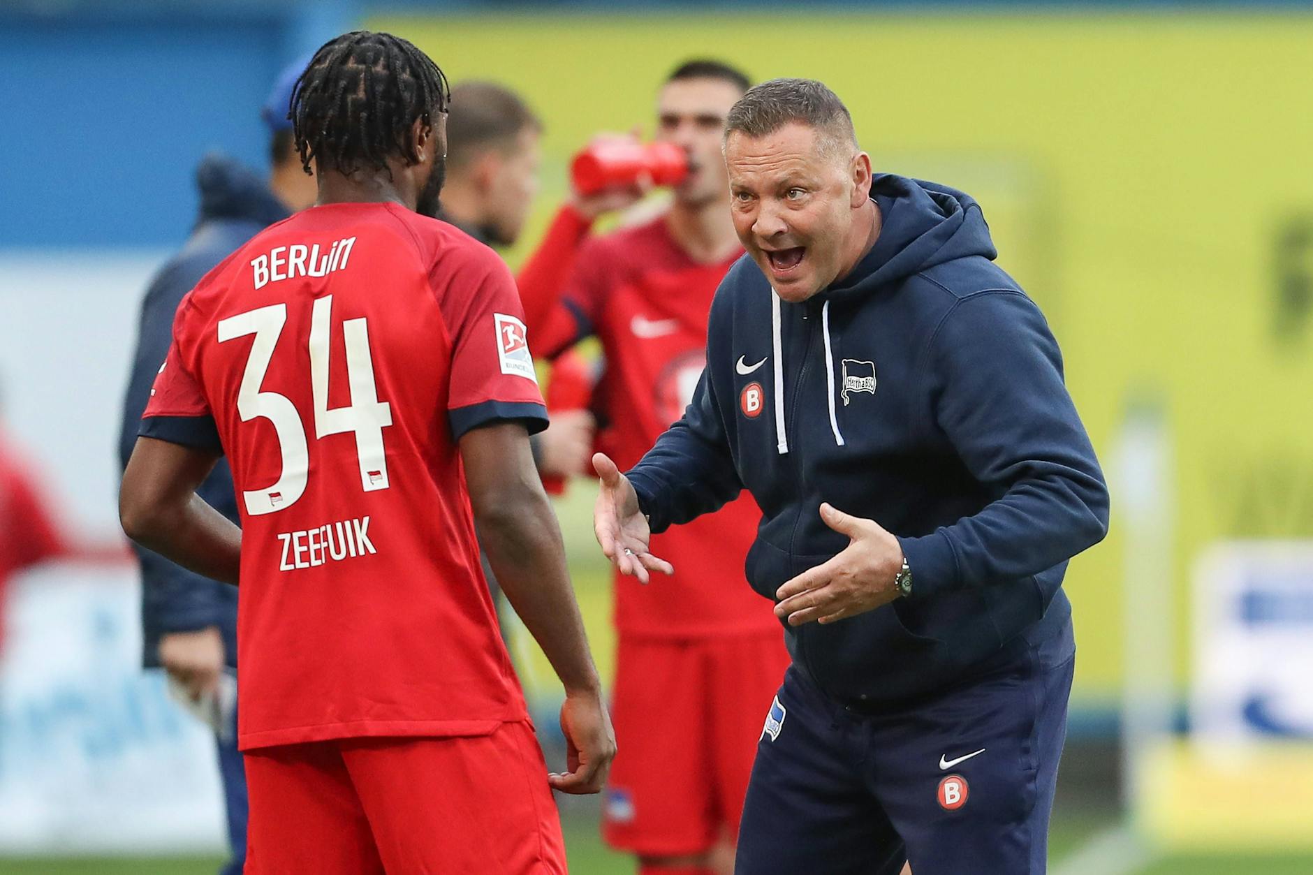 Deyo Zeefuik sah viele Trainer bei Hertha BSC kommen und gehen. Nicht nur von Pal Dardai (48) kassierte er dabei Lob und Tadel.