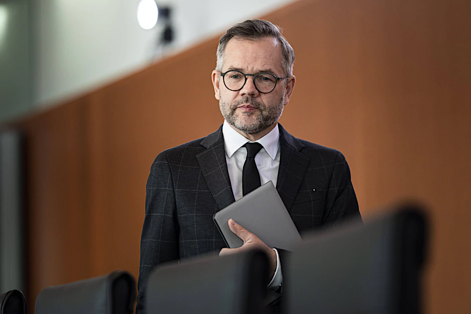 Michael Roth während einer Kabinettssitzung in Berlin.