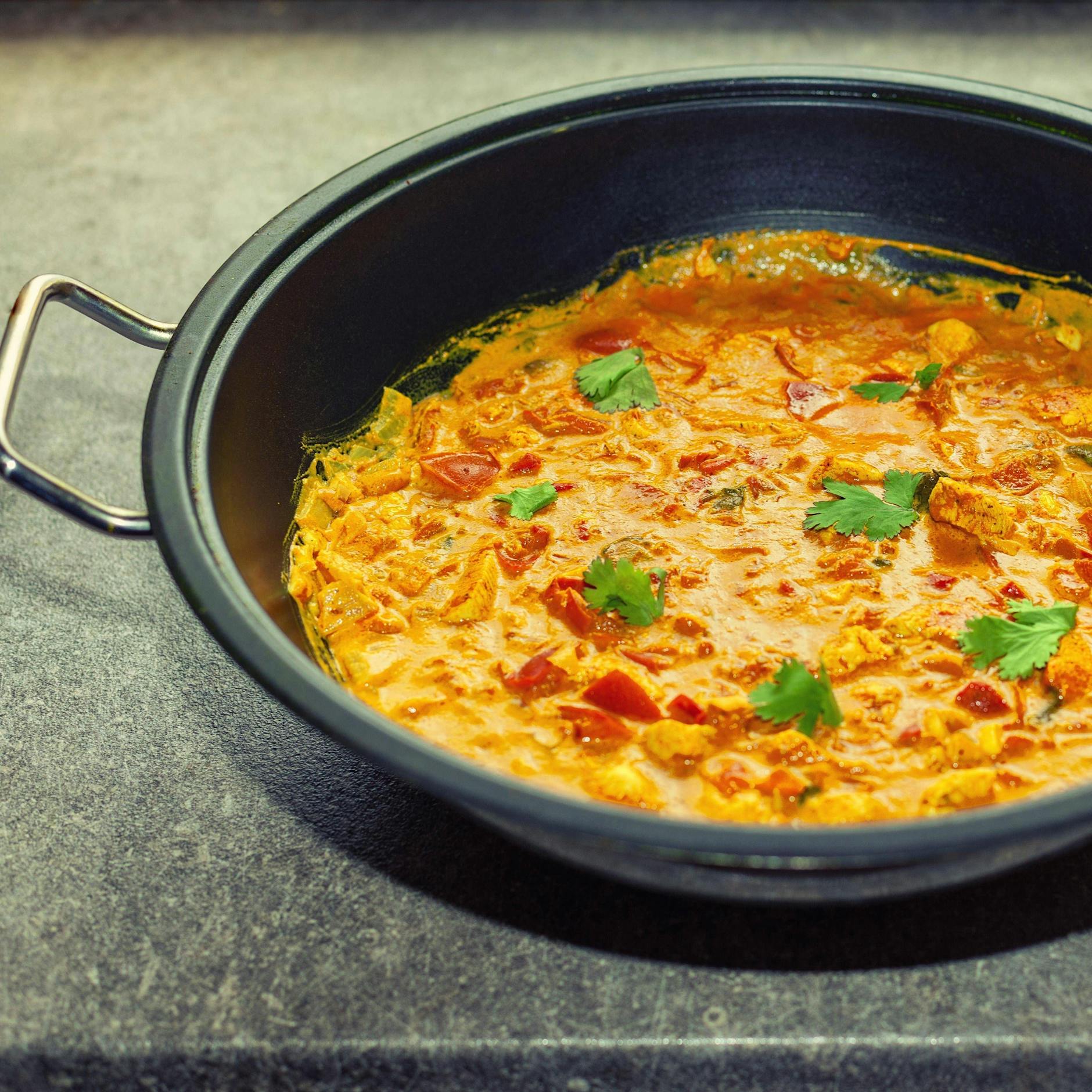 Mit etwas Vorbereitung am Vortag geht es fix: Rezept für Hühner-Curry
