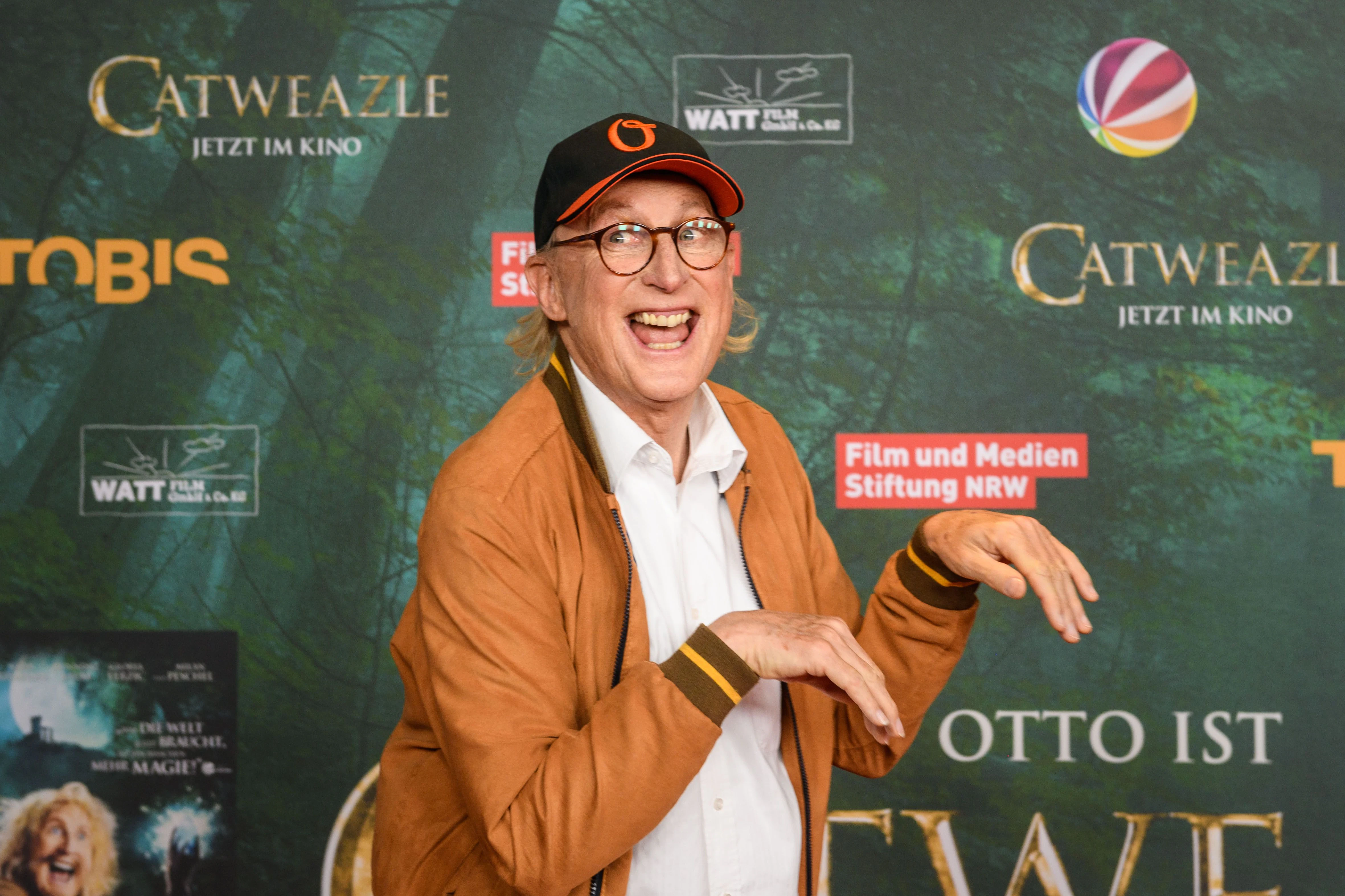 Otto Waalkes spielte Catweazle in dem gleichnamigen deutschen Film aus dem Jahr 2021.