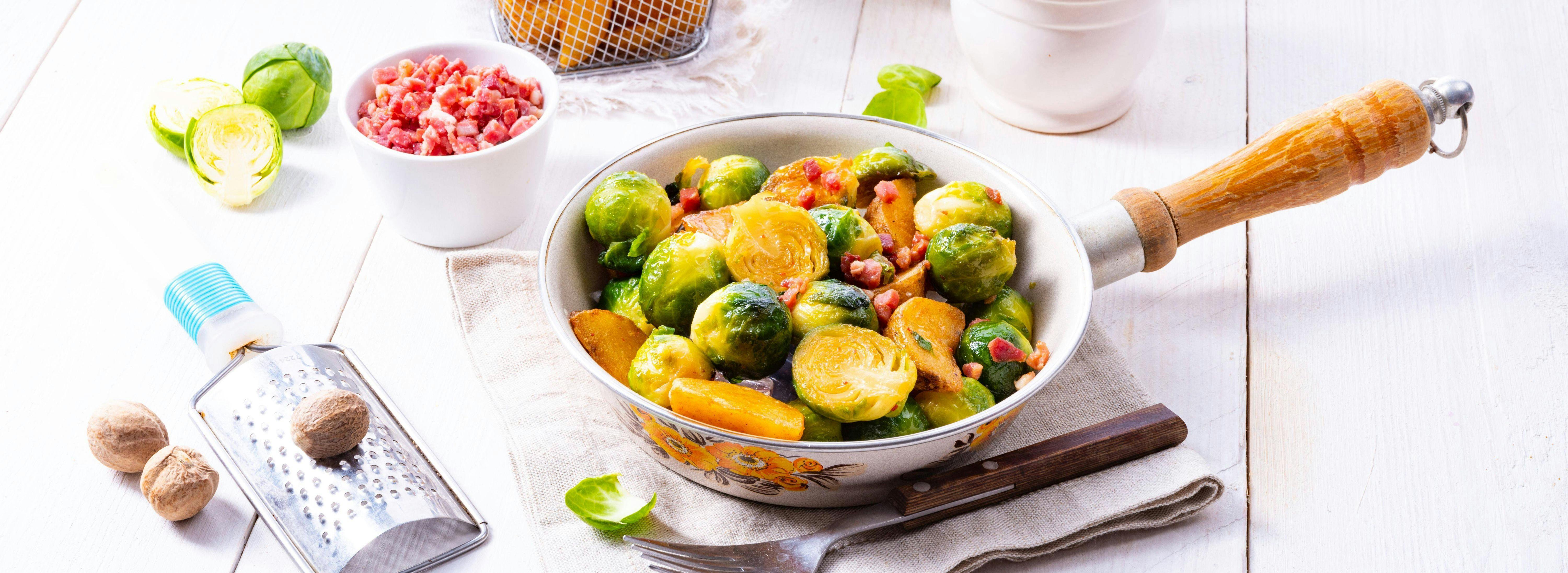 Rezept für Rosenkohl-Pfanne mit Kartoffeln und Schinken: Deftiges ...