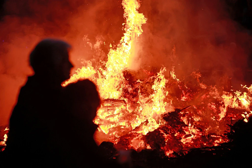 Marzahn-Hellersdorf: Großes Osterfeuer bei Eintracht Mahlsdorf
