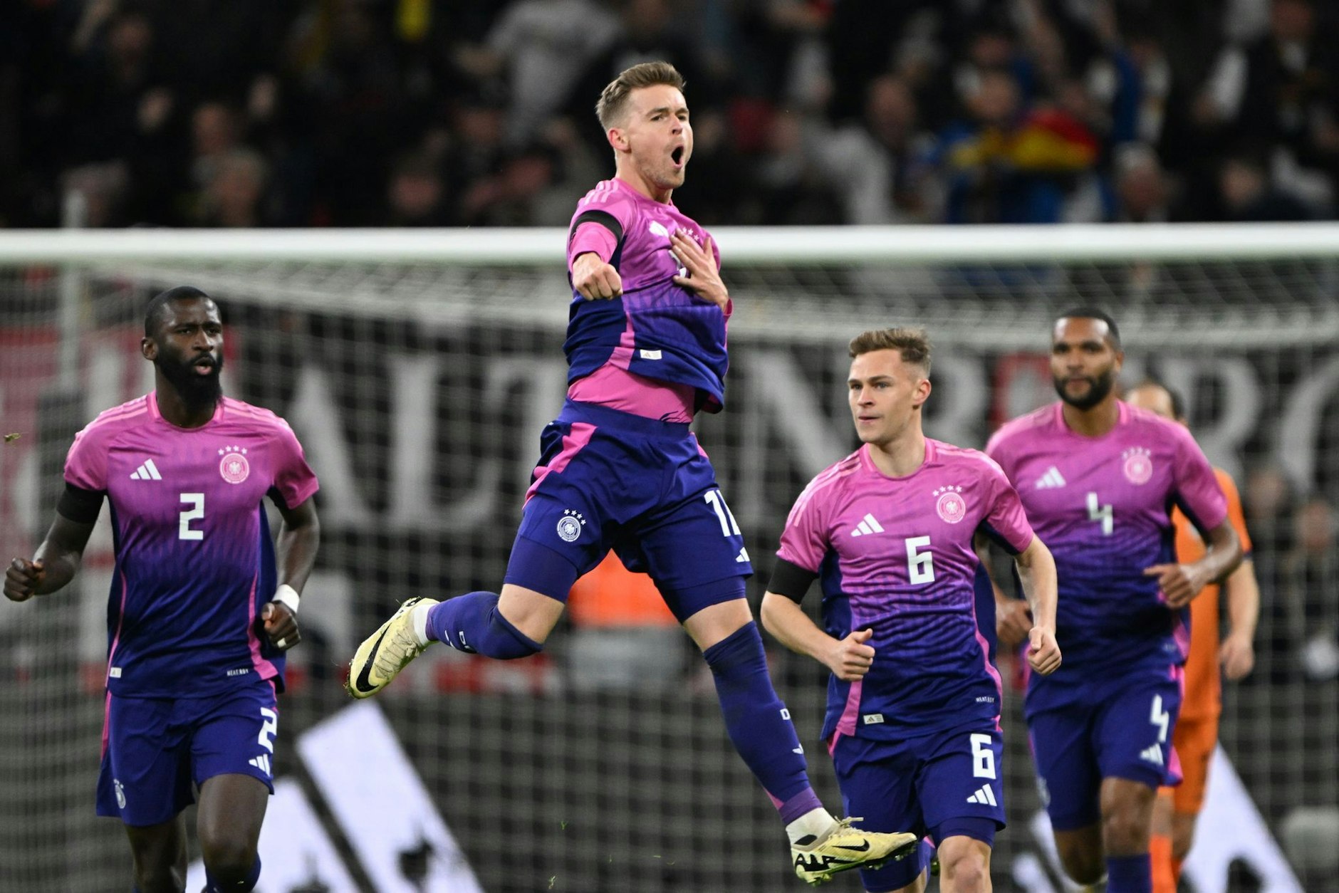 dpatopbilder - Maximilian Mittelstädt hat sein erstes Länderspieltor erzielt. Der Mittelfeldspieler vom VfB Stuttgart traf in Frankfurt in der Begegnung gegen die Niederlande zum 1:1.  