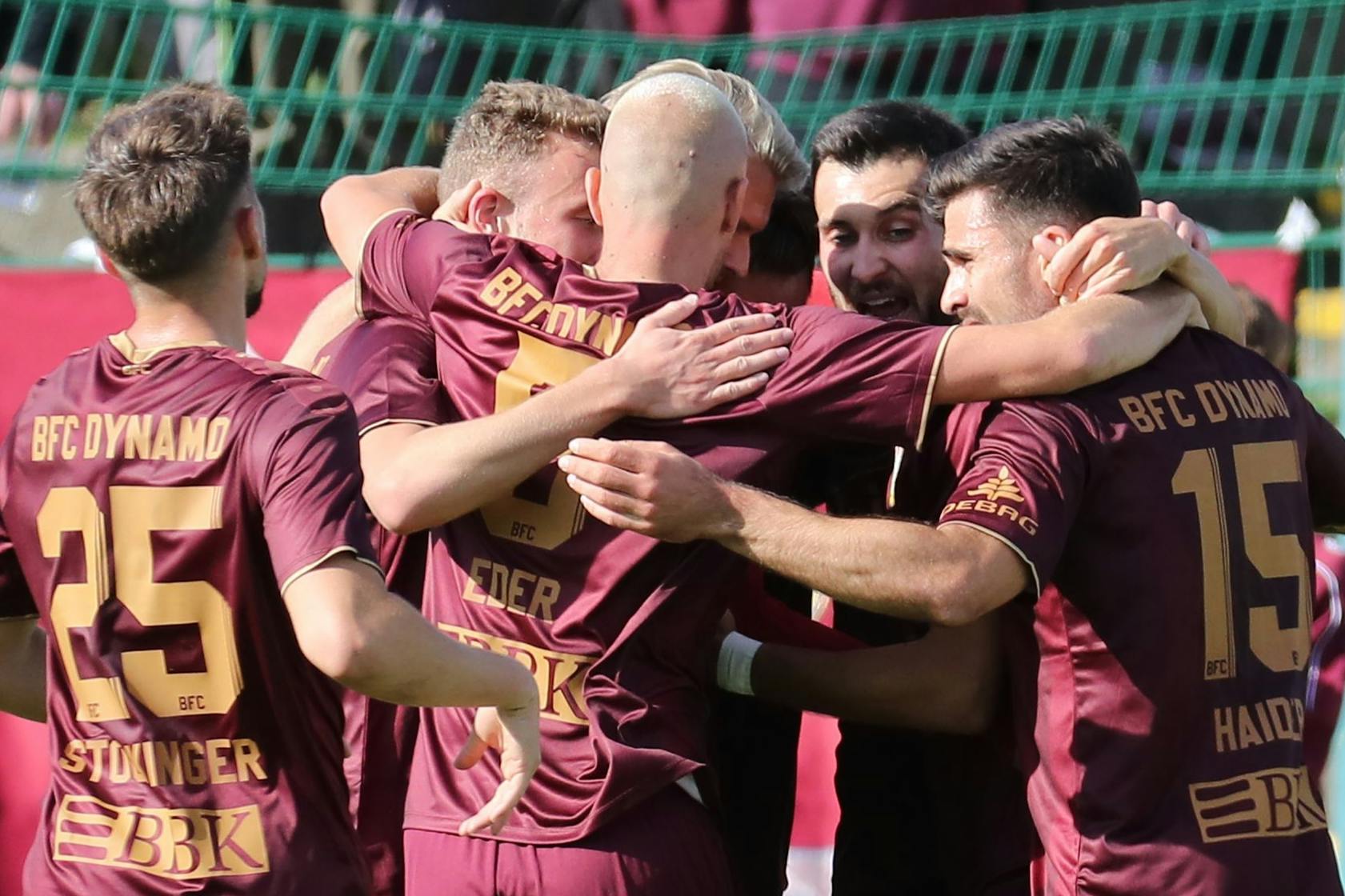 In der Hinrunde hat der BFC Dynamo viel zu feiern, räumt den FSV Luckenwalde im Sportforum mit 4:0 ab.