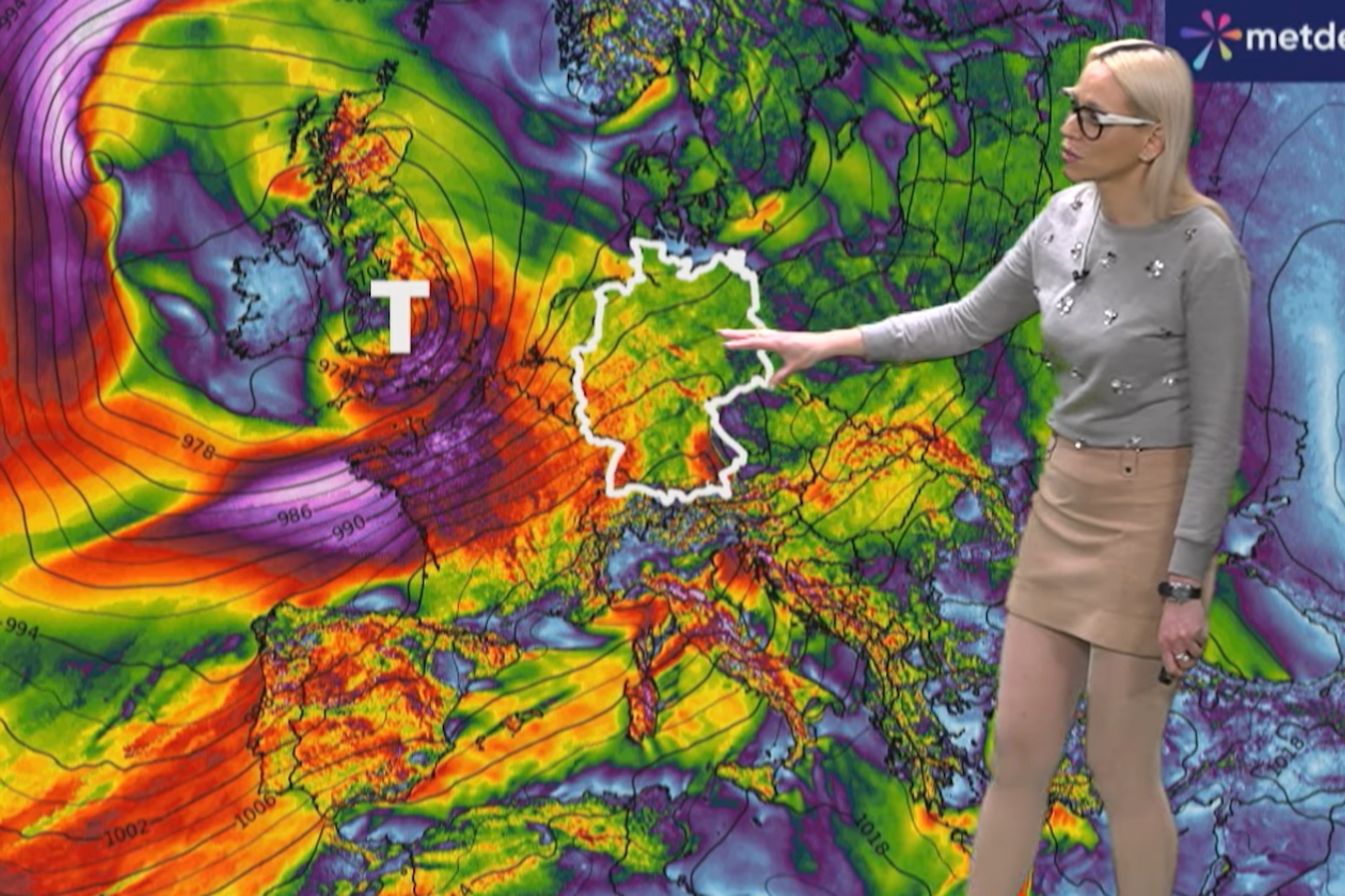 Wird es über Ostern stürmisch? Aus dem Atlantik schiebt sich in der Nacht zu Donnerstag Orkantief Nadja nach Europa - und das sorgt für einen Wechsel beim Wetter.