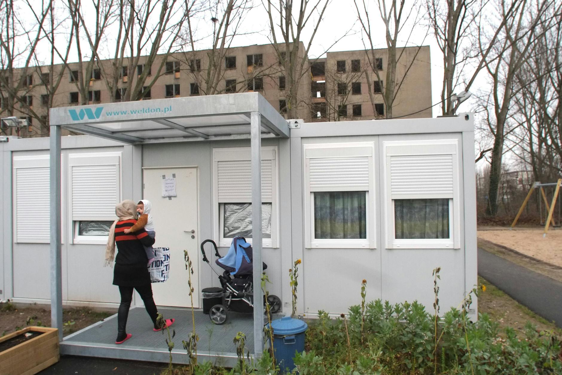 Flüchtlingscontainer in der Wollenbergerstraße 1 in Berlin-Lichtenberg. 