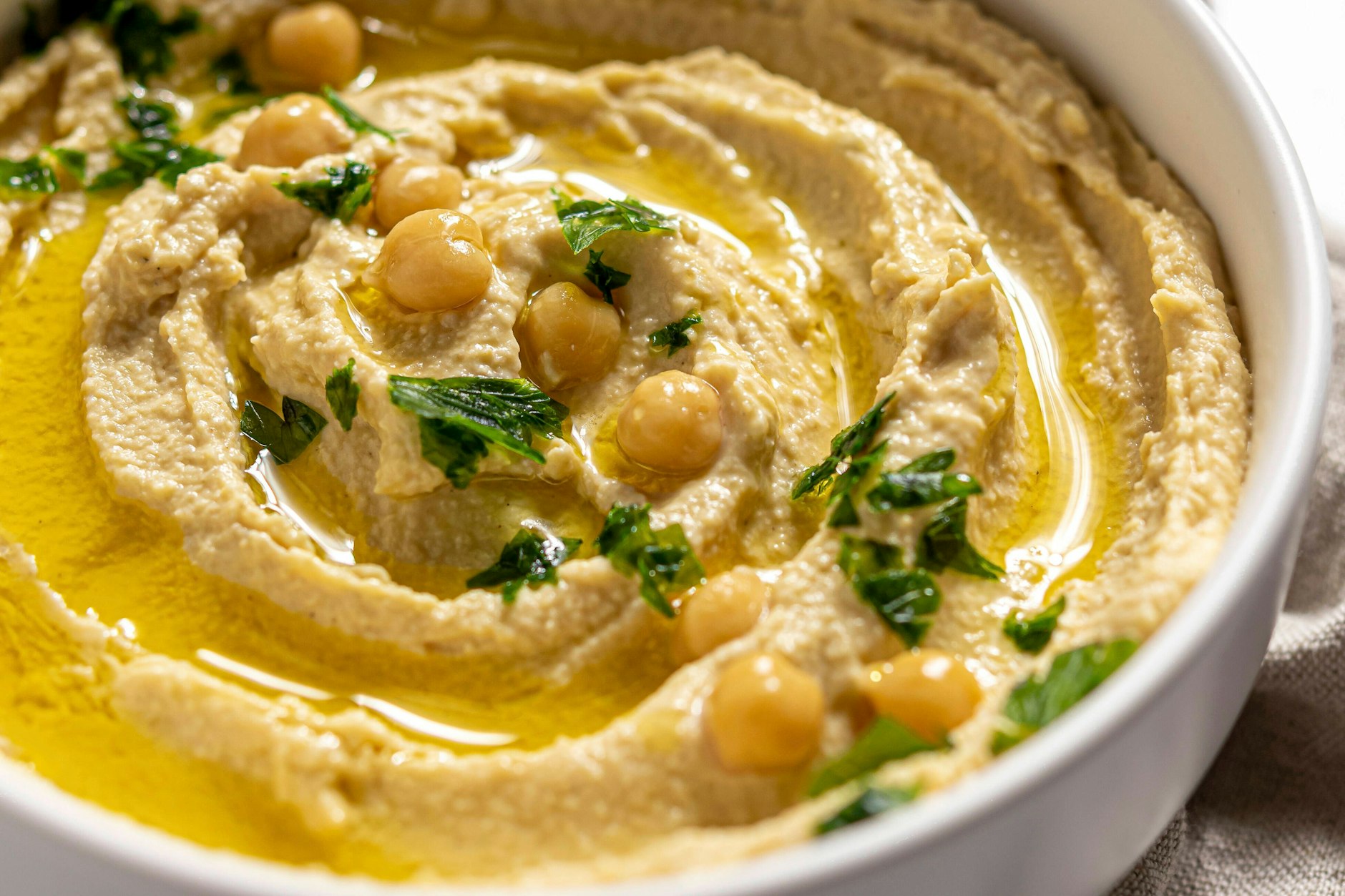 Cremig, ultragesund und irre lecker! Mit diesem einfachen Hummus-Rezept gelingt Ihnen der Aufstrich garantiert!