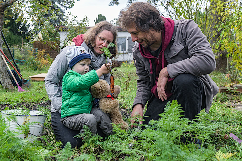 Unter den Datschen-Pächtern im Kleingarten sind auch viele Familien (Symbolfoto).