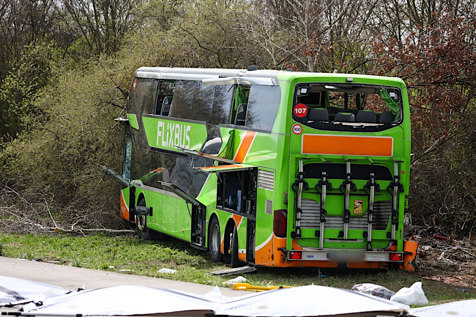Der Bus mit mehr als 50 Passagieren und zwei Fahrern war auf dem Weg von Berlin nach Zürich verunglückt.