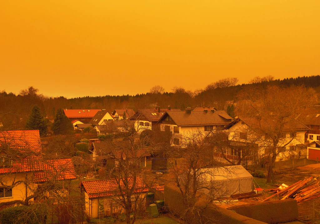 Gruseliges Wetter droht: Experte warnt vor Blutregen und Atem-Problemen!
