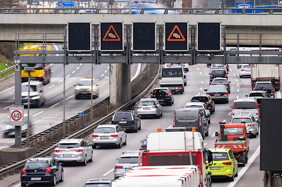 Stau und stockender Verkehr auf der Berliner Stadtautobahn.&nbsp;