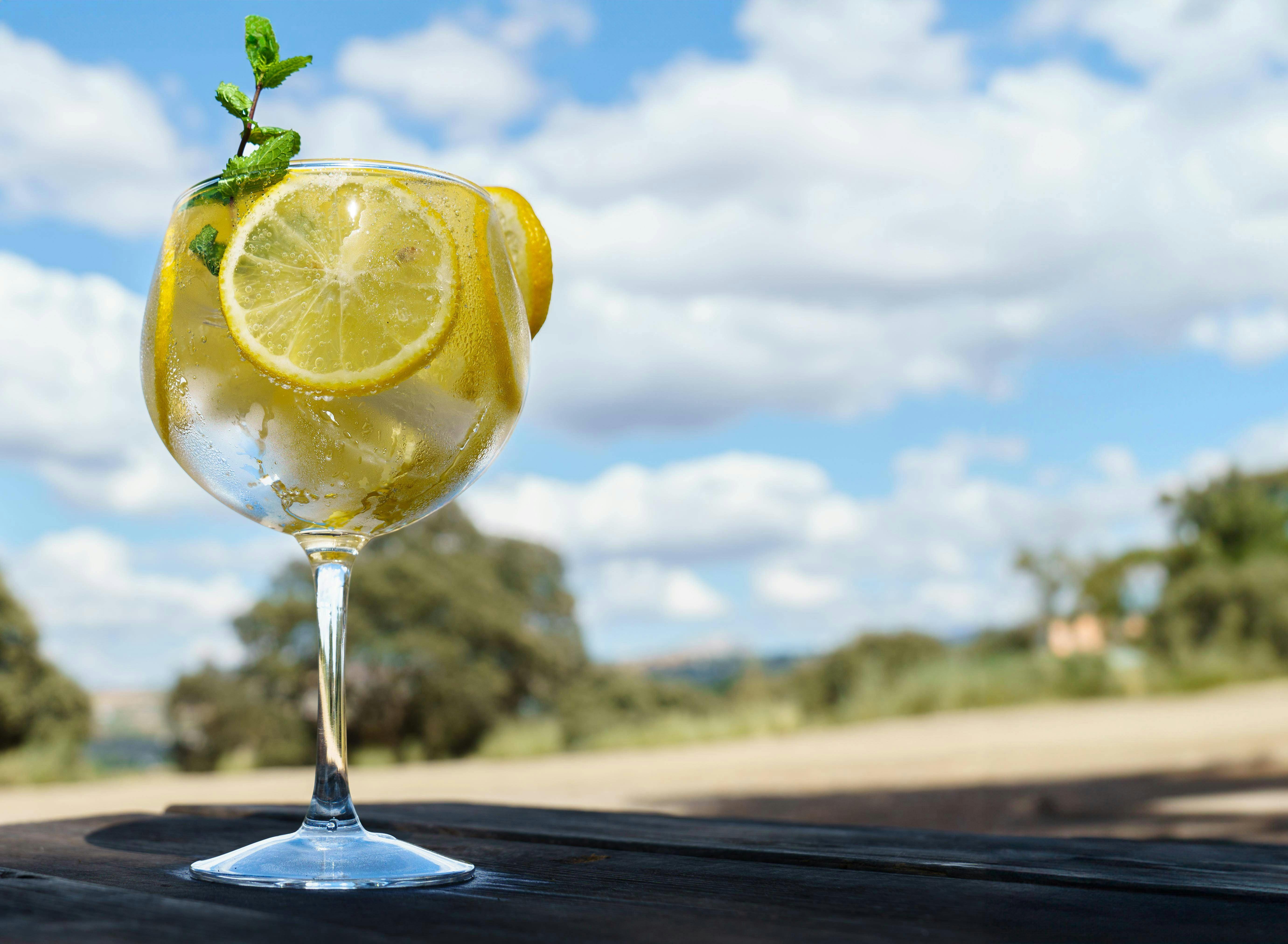Deswegen sollten Sie Wasser mit Salz und Zitrone trinken! Deswegen sollten Sie Wasser mit Salz und Zitrone trinken!