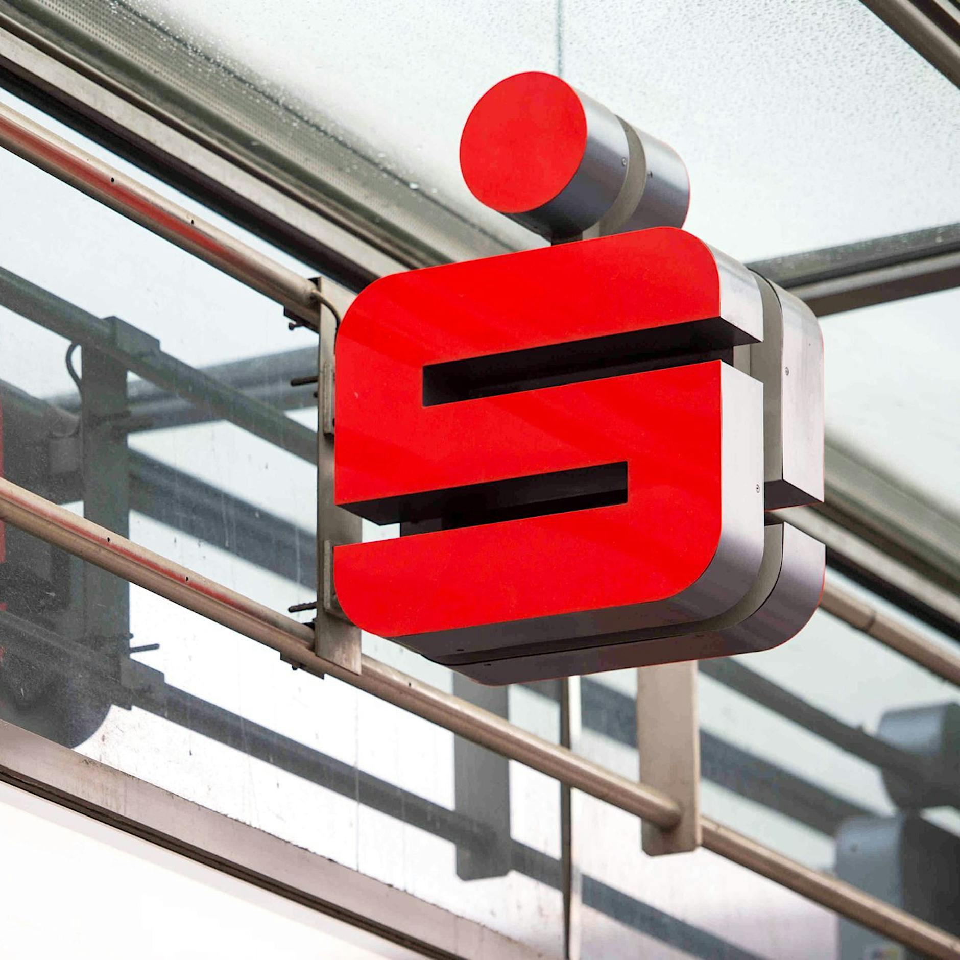 Phishing: Sparkasse warnt vor betrügerischen Briefen und Mails