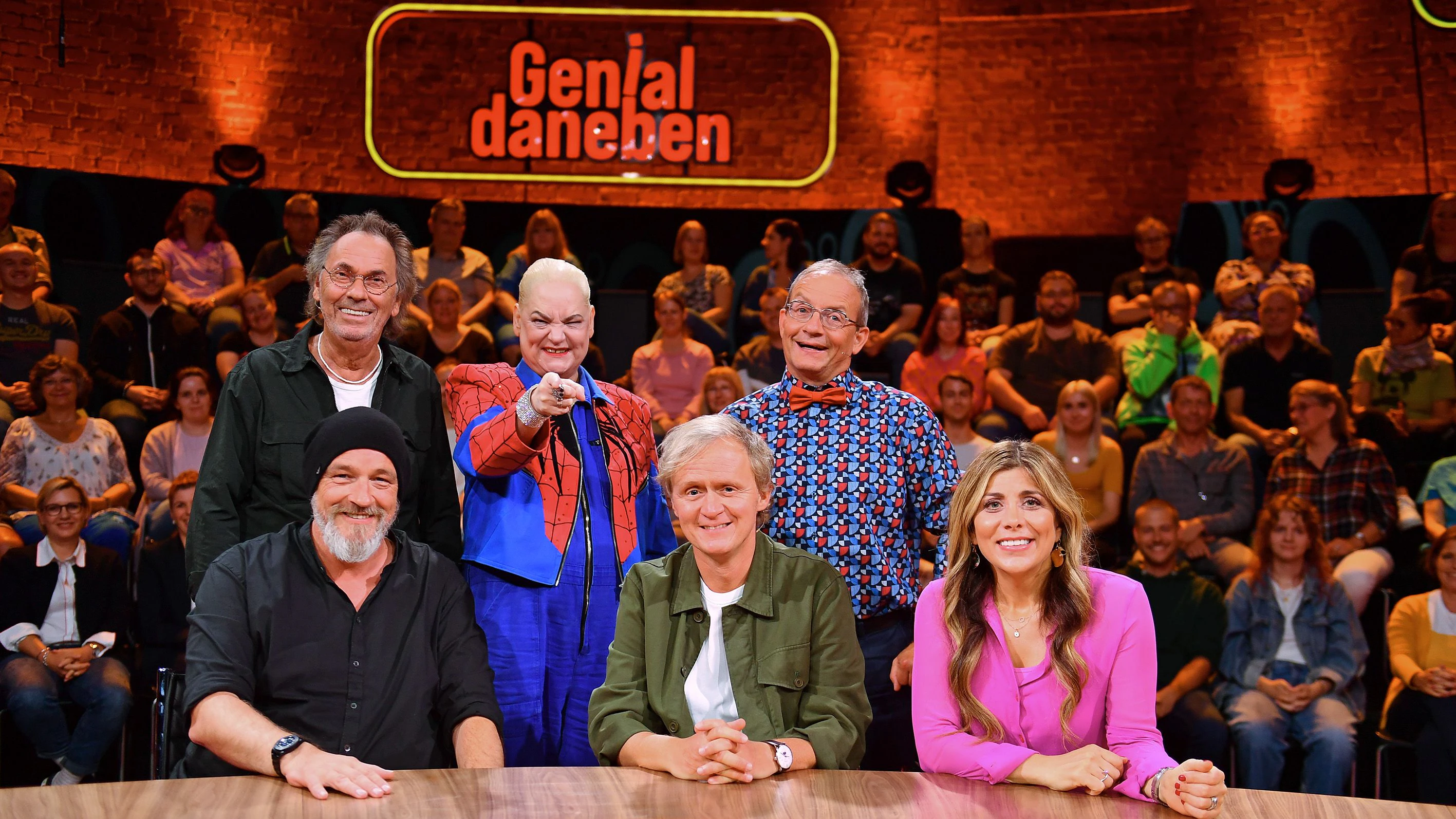 Der Cast von „Genial daneben“ am Donnerstag. Ob die Stars wissen, was ein Tüpflischisser ist?