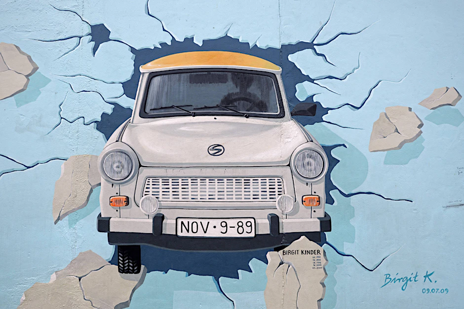 Was ein Trabi ist, wissen wohl die meisten – aber erraten Sie auch, was hinter den Begriffen steckt, die wir in unserem großen Quiz zur DDR präsentieren?