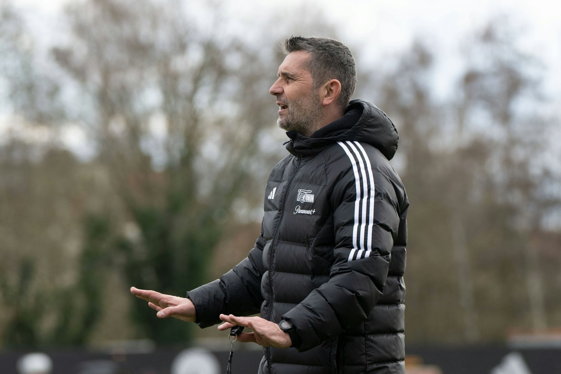 Union-Trainer Nenad Bjelica bereitet die Spieler mit viel Ruhe auf den Rutschrasen von Frankfurt vor.