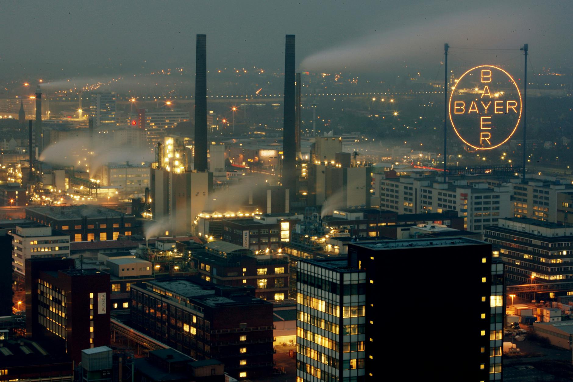 Geht für die deutsche Industrie bald das Licht aus? Bayer-Werk in Leverkusen