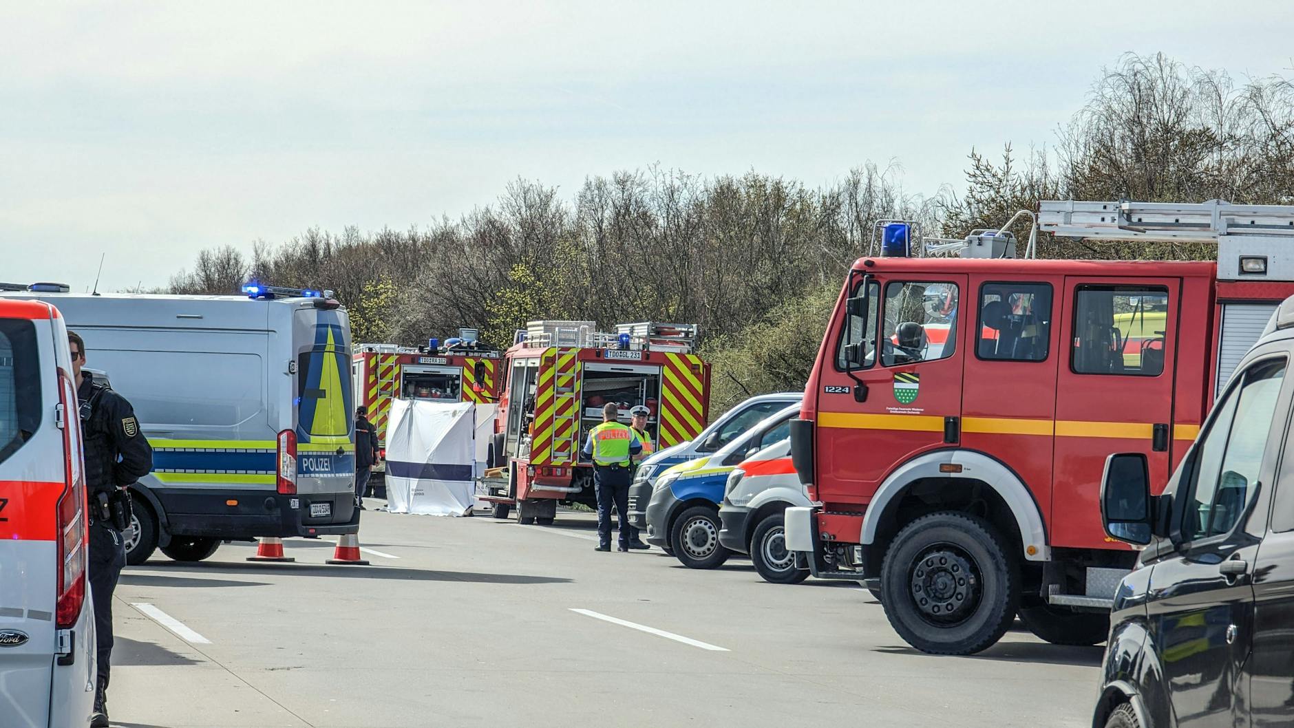 22 Feuerwehrmänner leisteten erste Hilfe beim Unfall.