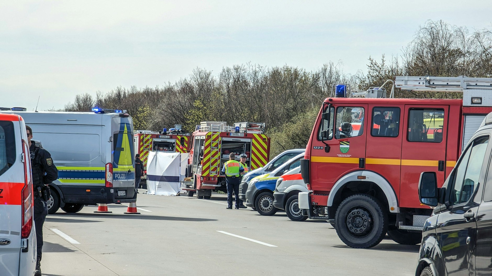 22 Feuerwehrmänner leisteten erste Hilfe beim Unfall.
