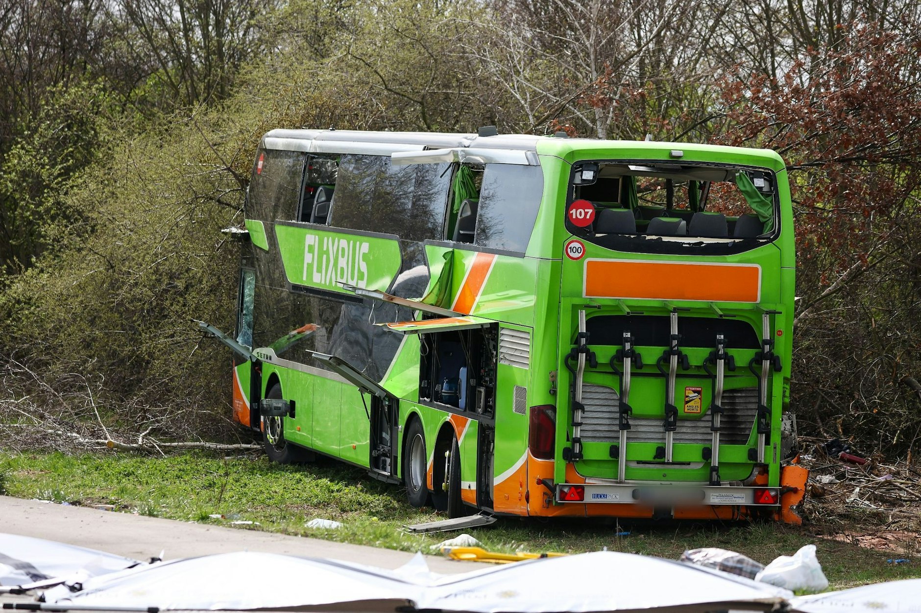 Der Bus mit mehr als 50 Passagieren und zwei Fahrern war auf dem Weg von Berlin nach Zürich verunglückt.  