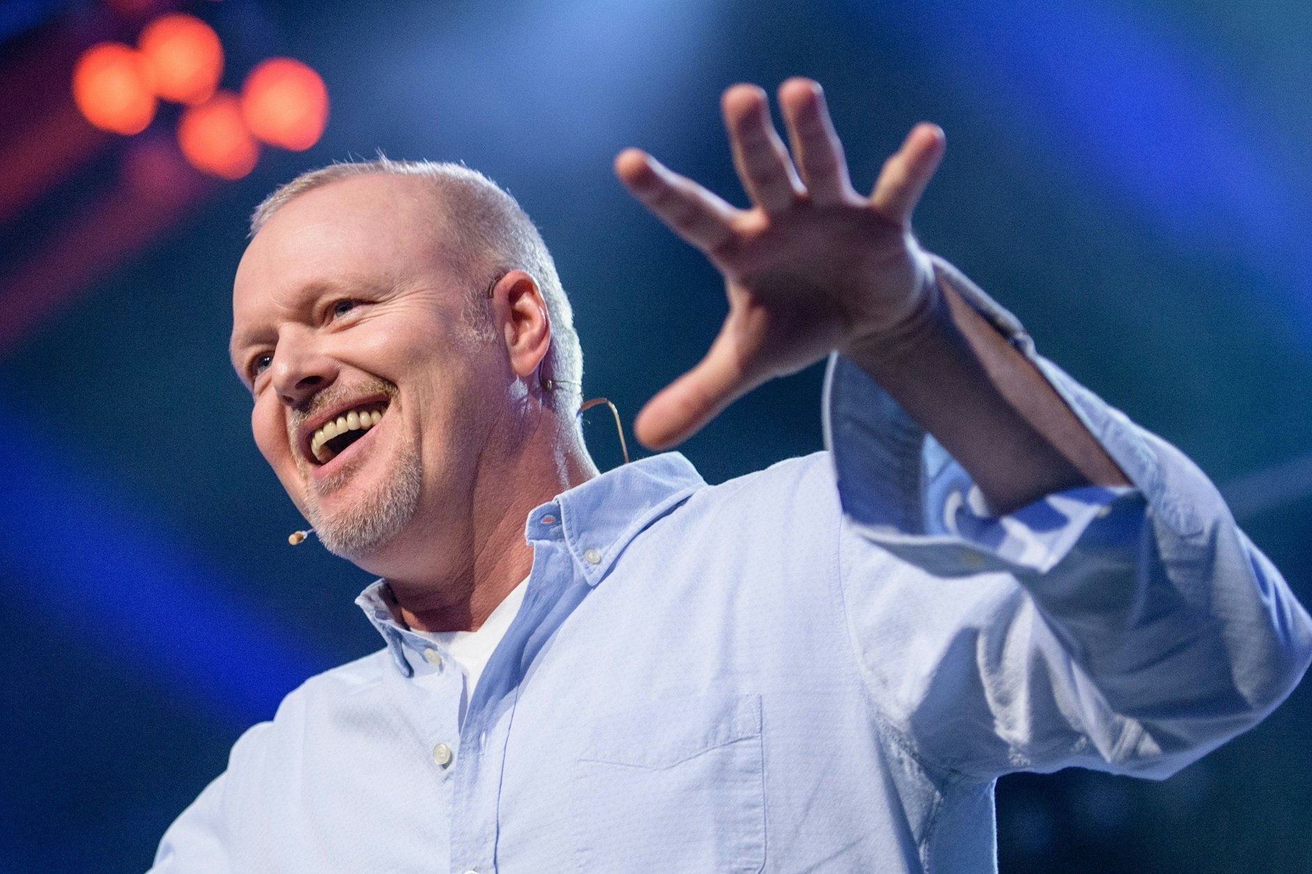 Stefan Raab zog sich vor Jahren aus dem Fernsehen zurück - nun kündigt ein mysteriöses Video offenbar sein Comeback an.