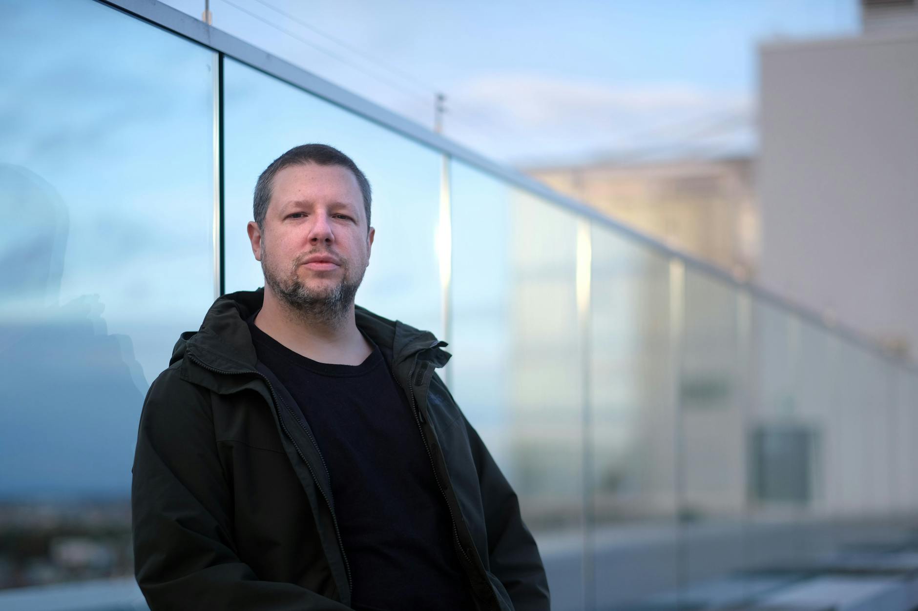 Hat auf TikTok eine Community für Impfgeschädigte und andere chronisch Kranke aufgebaut: Dennis Hehlgans aus Potsdam.