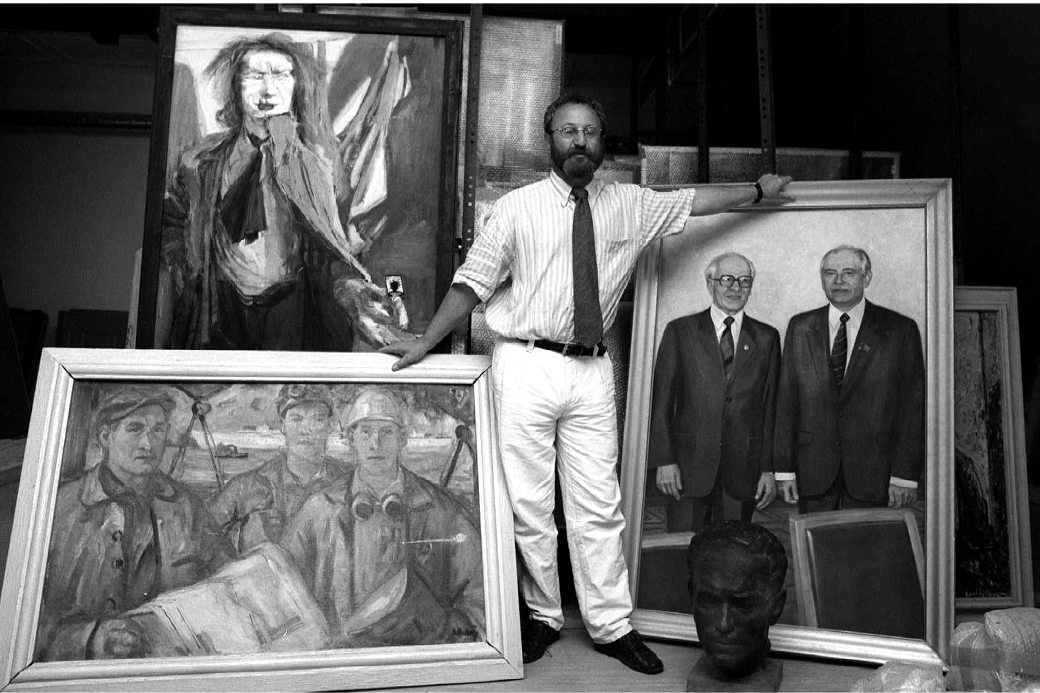 Herbert Schirmer,&nbsp;Leiter des „Sammlungs- und Dokumentationszentrums Kunst der DDR“, auf der Burg Beeskow im Jahr 2000.