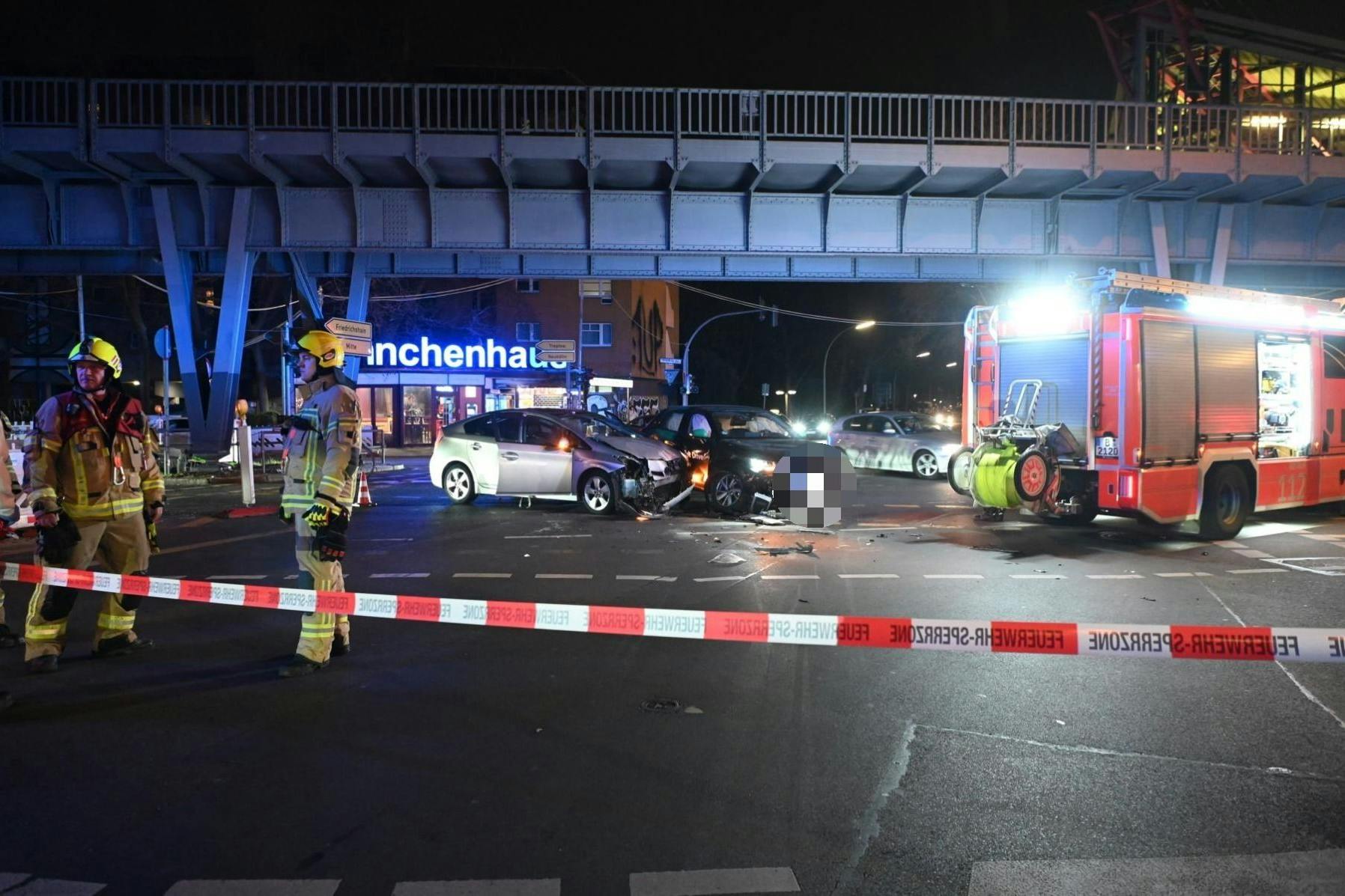An der Gitschiner Straße Ecke Prinzenstraße stießen ein Toyota und ein SUV zusammen.