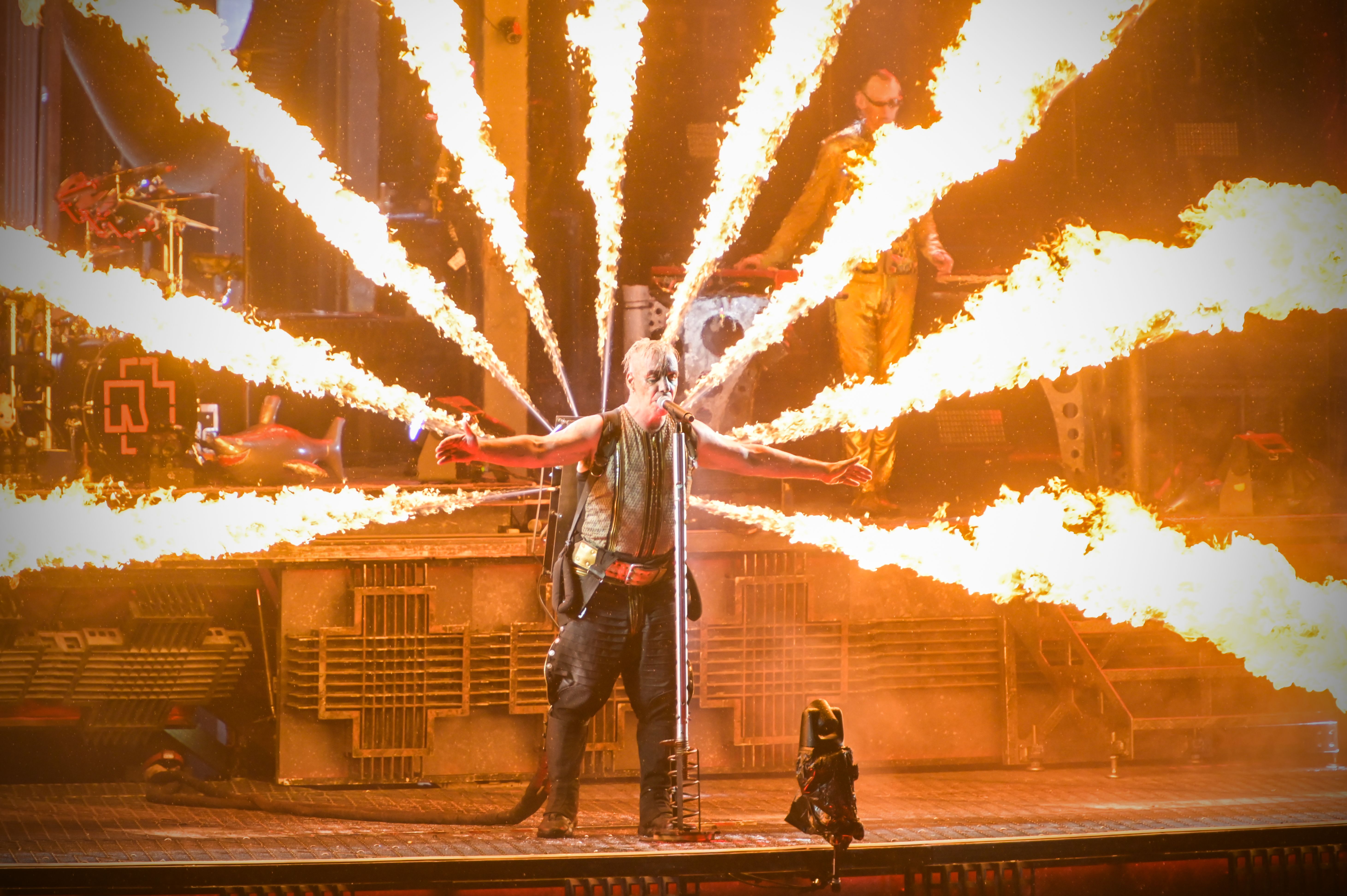 Image - Hat die Berliner Band Rammstein vom französischen Duo Ninja Cyborg geklaut?