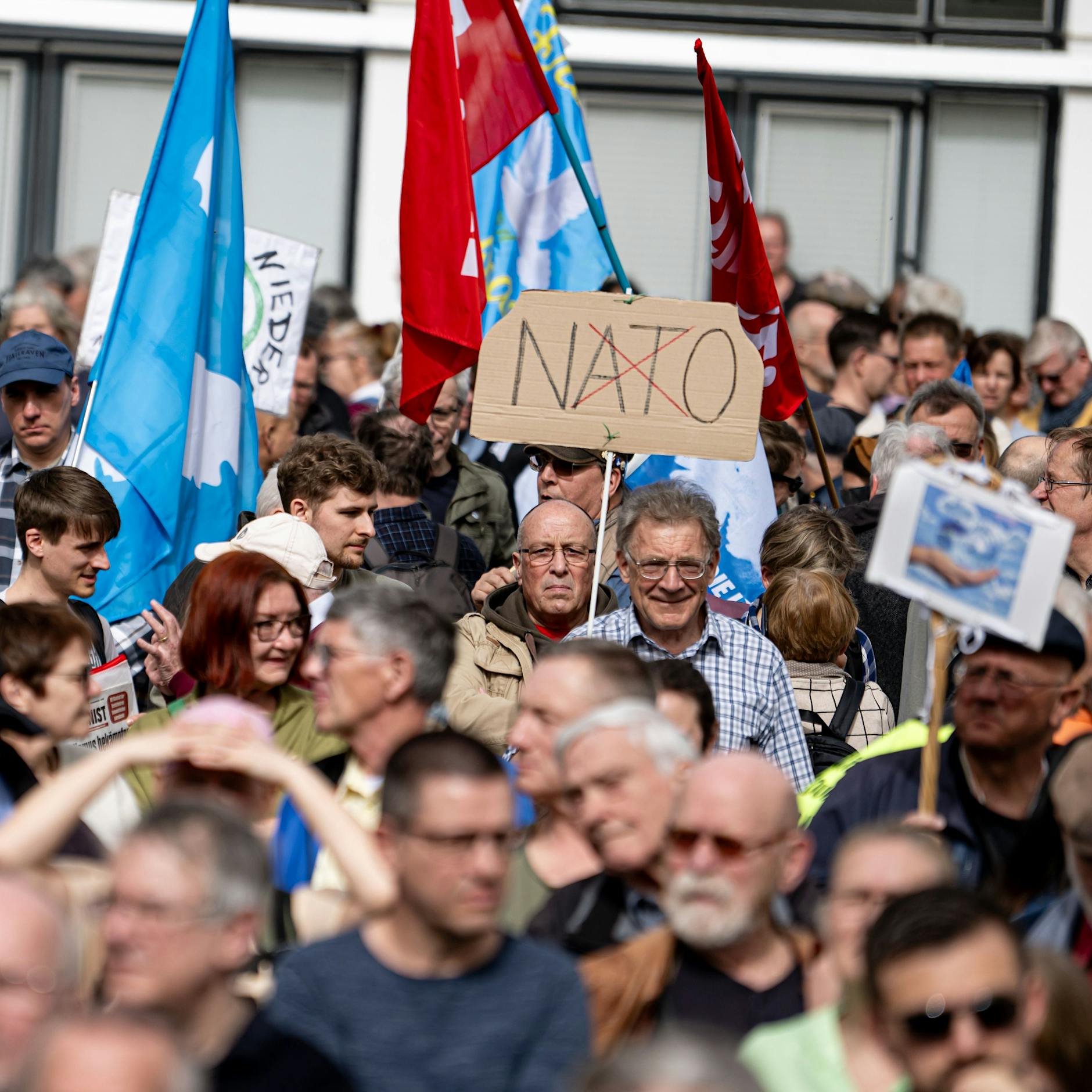 VIDEO: Scholz sehnt sich nach Frieden - Ostermärsche im Zeichen von Ukraine und Gaza
