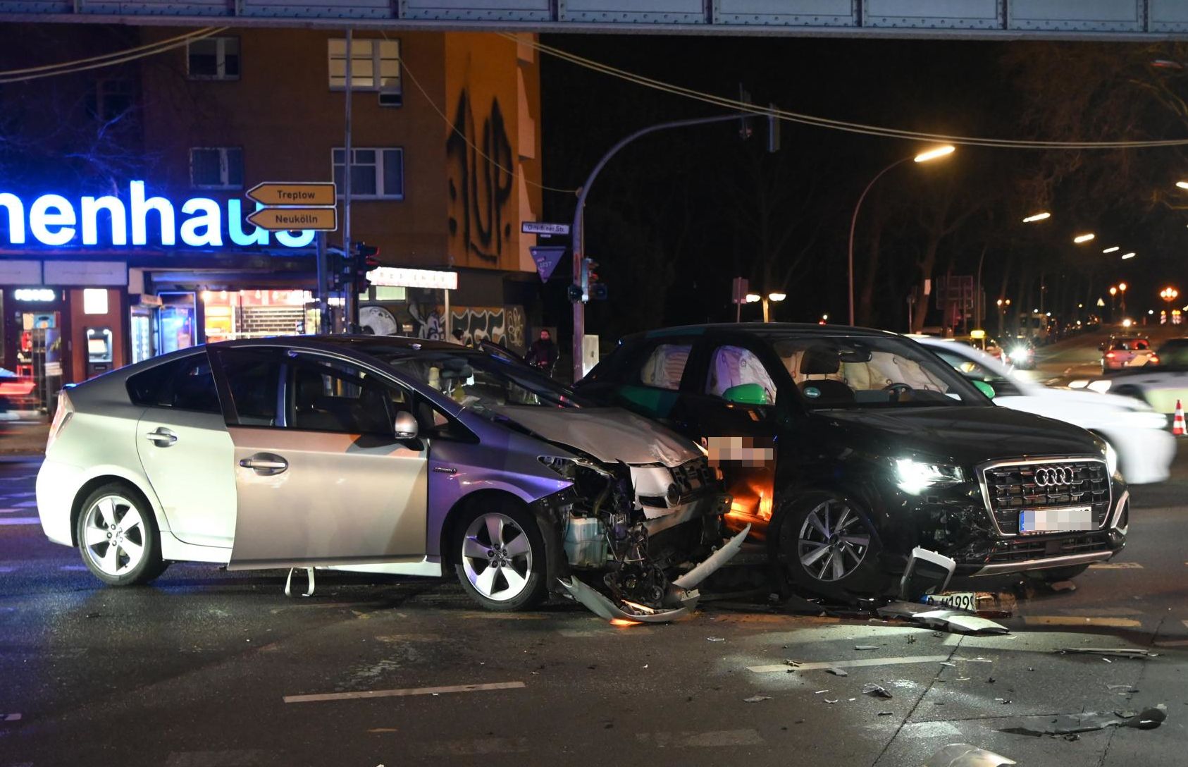 Image - Totalschäden, Taxis im Gleis, Unfallflucht – unglaubliche Crash-Nacht in Berlin