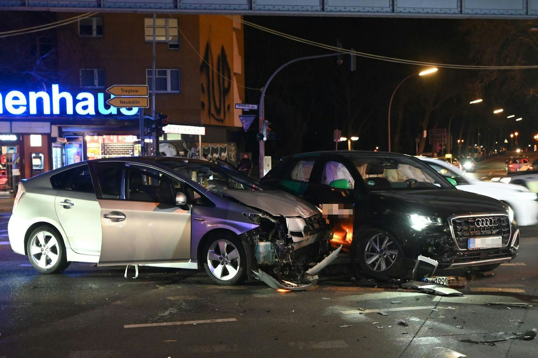 Heftiger Kreuzungsunfall an der Gitschiner Straße/Ecke Prinzenstraße in Berlin-Kreuzberg.