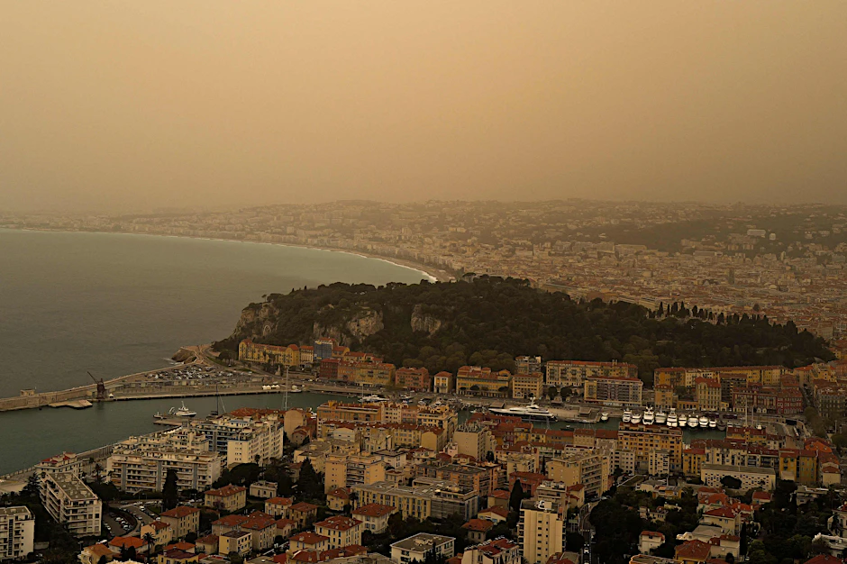 Richtig krass erwischt hat es Nizza. Die Stadt an der französischen Riviera war vom Saharasand gelblich eingehüllt. Aber auch in Deutschland hatte es die Sonne schwer, sich durch den Staub zu quälen.